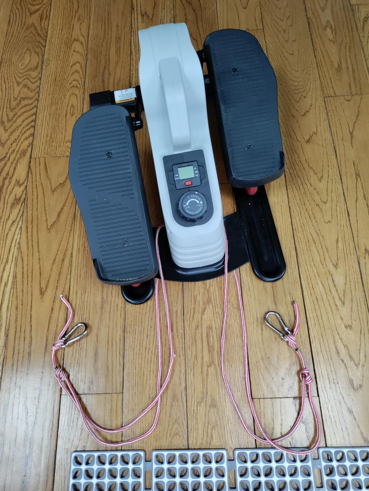 Sunny Health & Fitness Under Desk Pedal Elliptical Machine Leg Exerciser customer photo 2