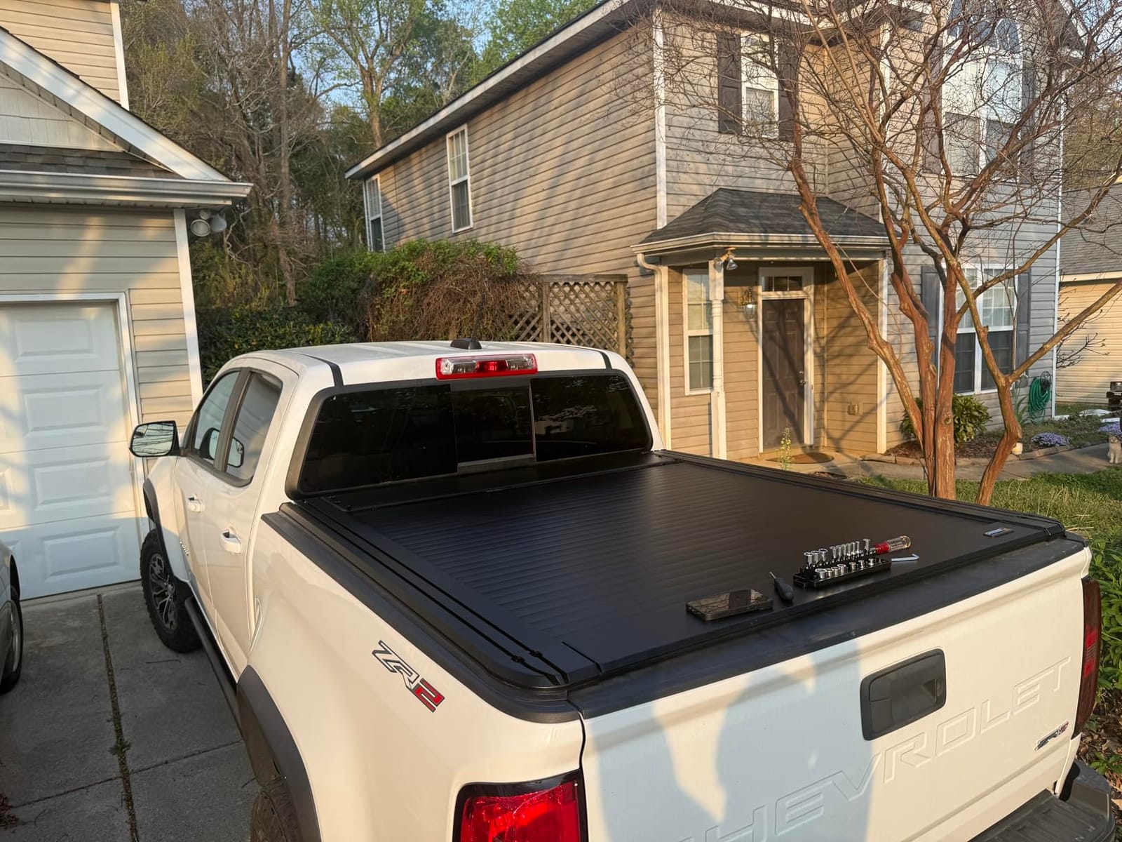 ONINE Retractable Hard Tonneau Cover for 2015-2026 Ford F150 5.5ft Bed customer photo 2