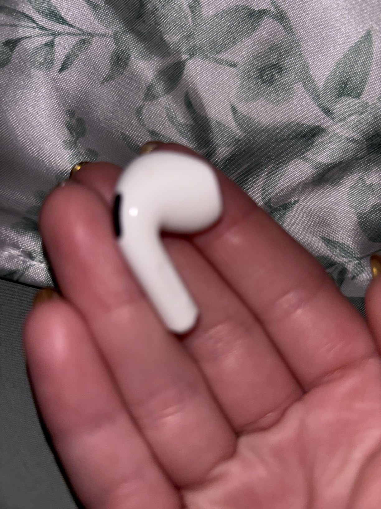 Apple AirPods 4 Wireless Earbuds with Active Noise Cancellation customer photo 1