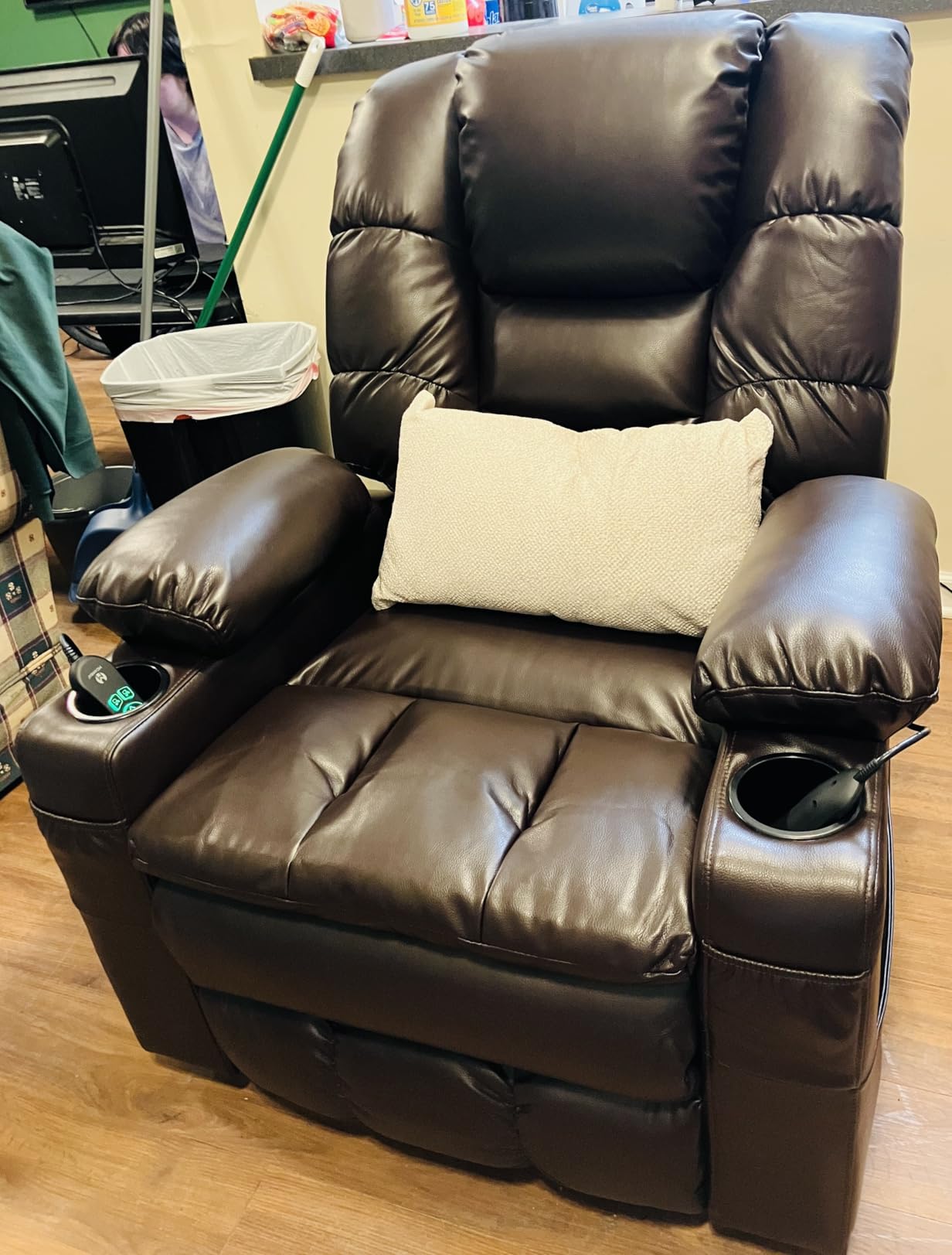 MCombo 3 Motor Lay Flat Power Lift Recliner for Elderly R7635 (Large-Wide) customer photo 2