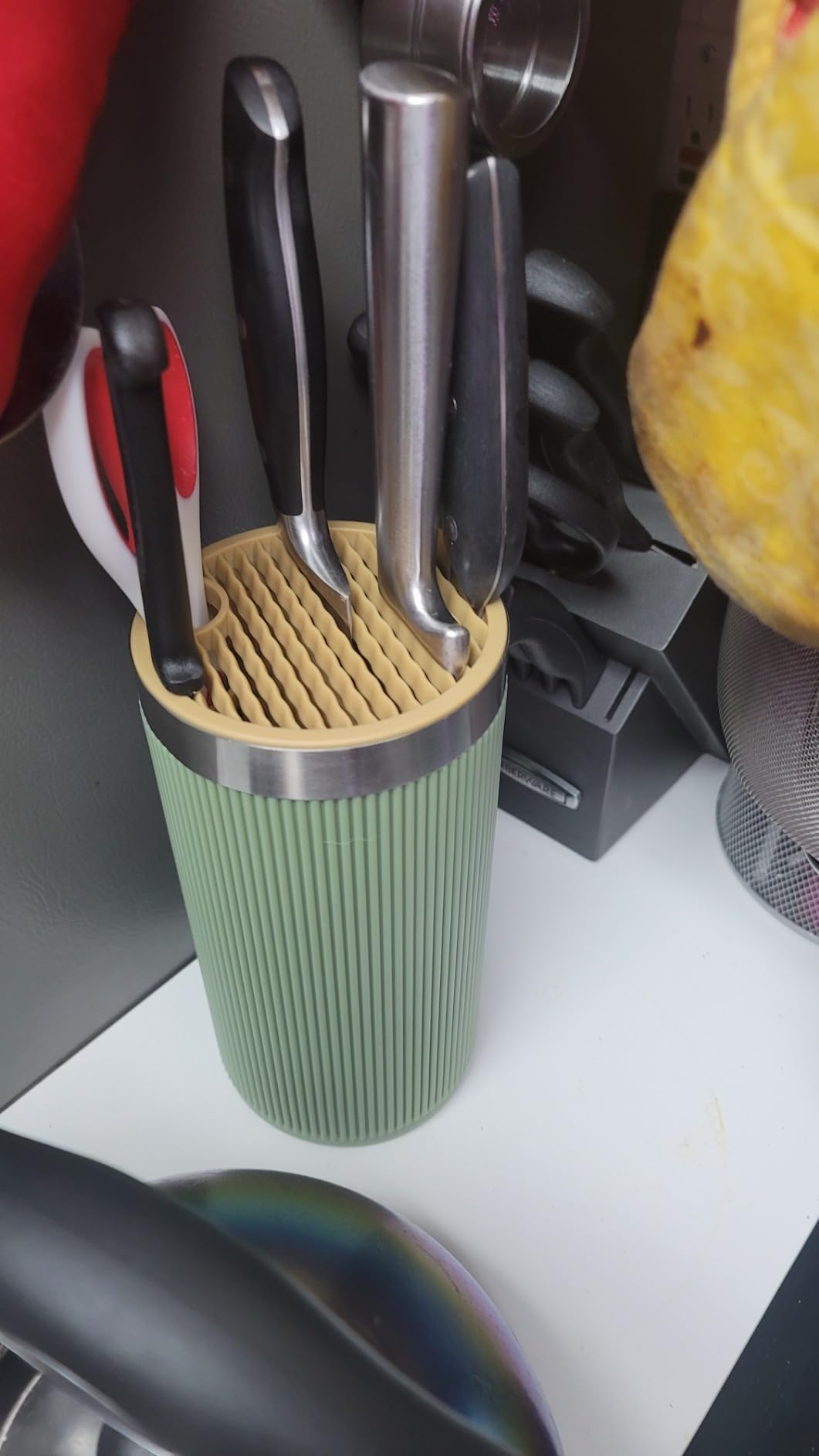 Knife Block without Knives, OLULU Universal Round Knife Block Holder, Spacing Saving Knife Storage Organizer Stand Rack for Countertop (Stylish Green+Yellow Color) customer photo 1