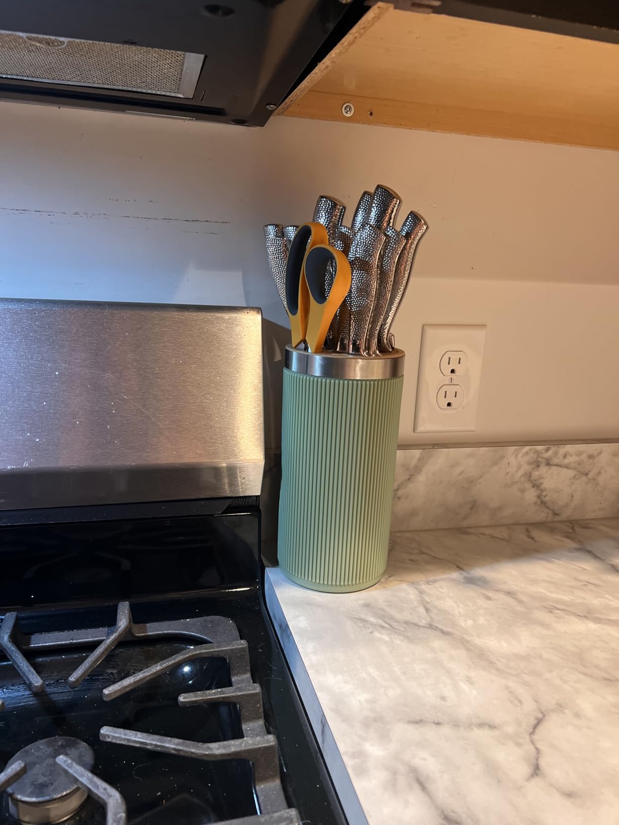 Knife Block without Knives, OLULU Universal Round Knife Block Holder, Spacing Saving Knife Storage Organizer Stand Rack for Countertop (Stylish Green+Yellow Color) customer photo 2