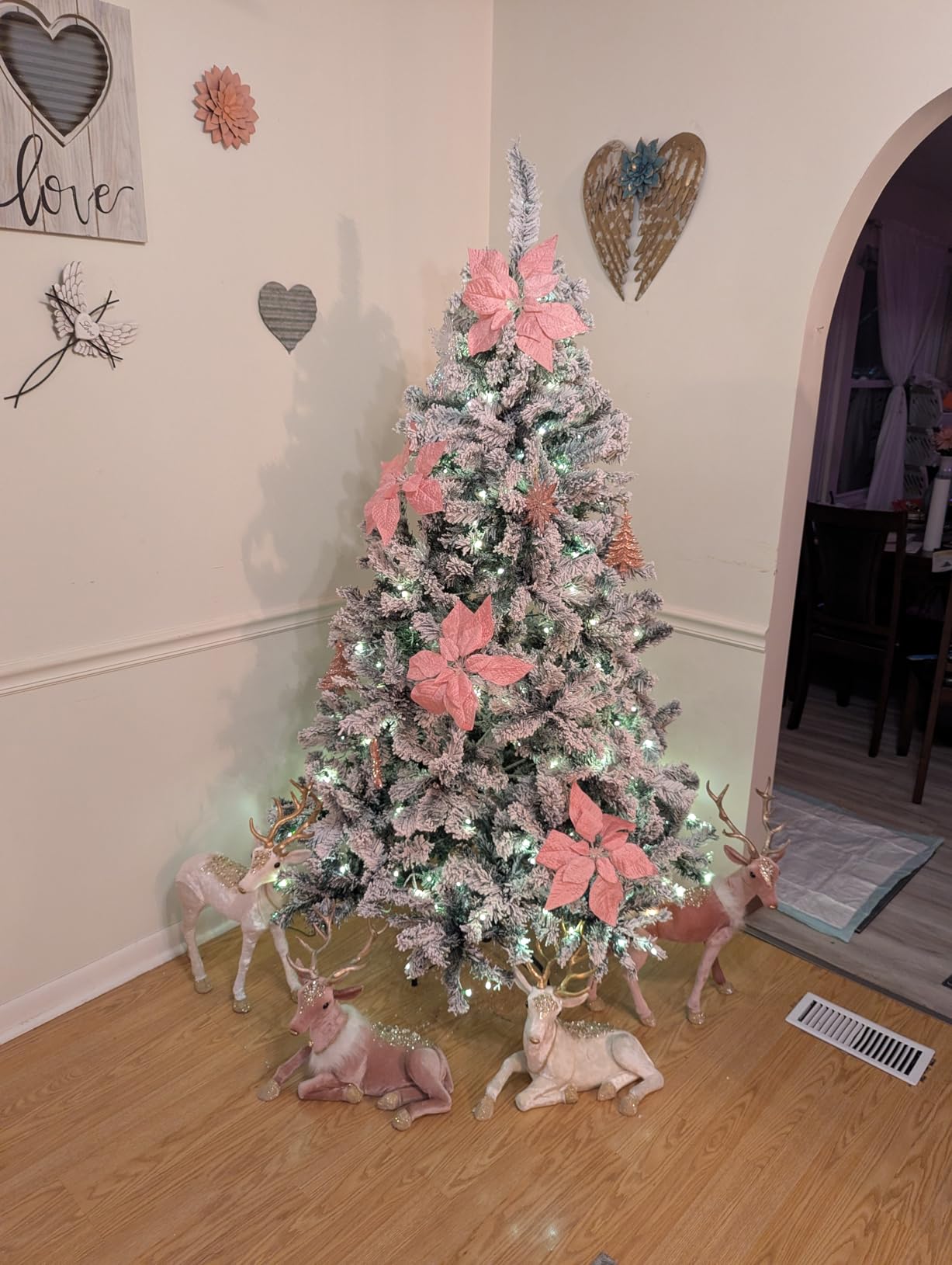 YITAHOME Prelit Snow Flocked Artificial Full Christmas Tree 6ft with Remote Control, Christmas Pine Tree with 11 Light-Modes, 1000 Branch Tips, Foldable Base for Home, Party Decoration customer photo 2