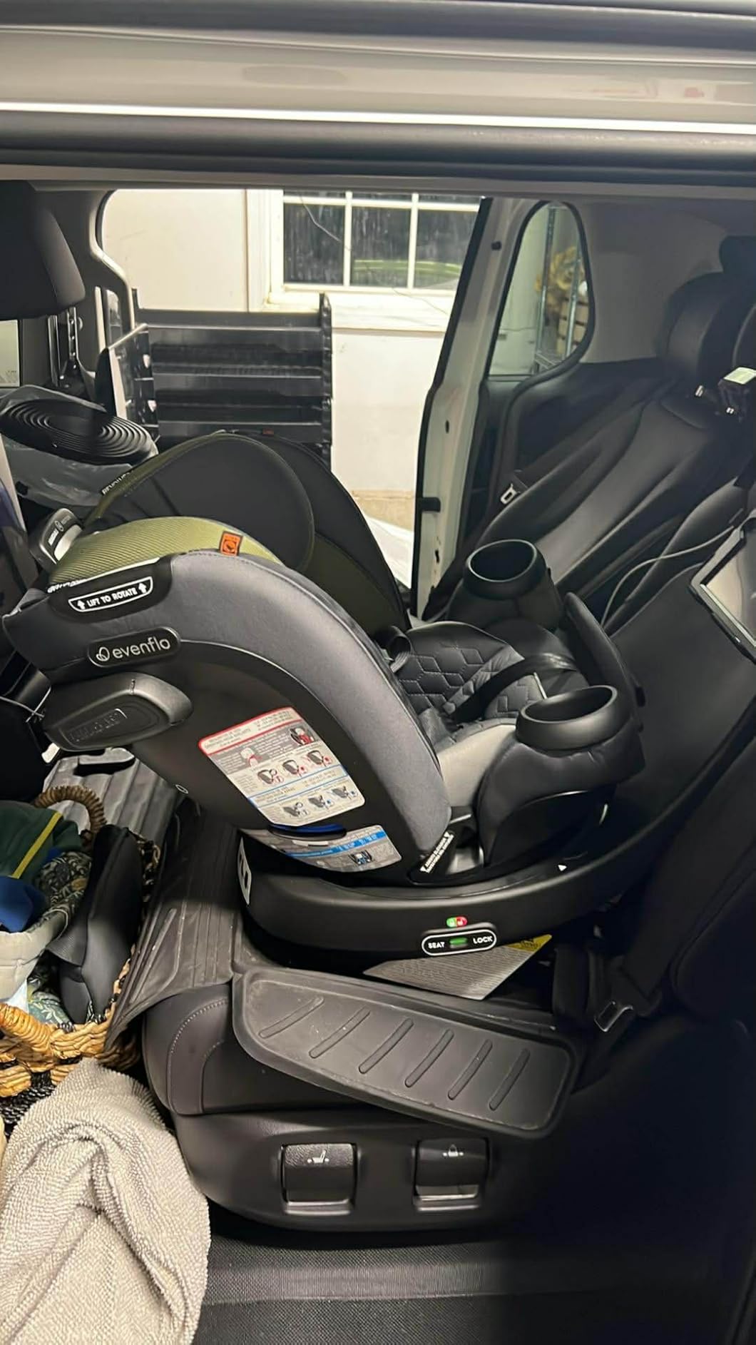 Evenflo Revolve360 Extend All-in-One Rotating Car Seat customer photo 1