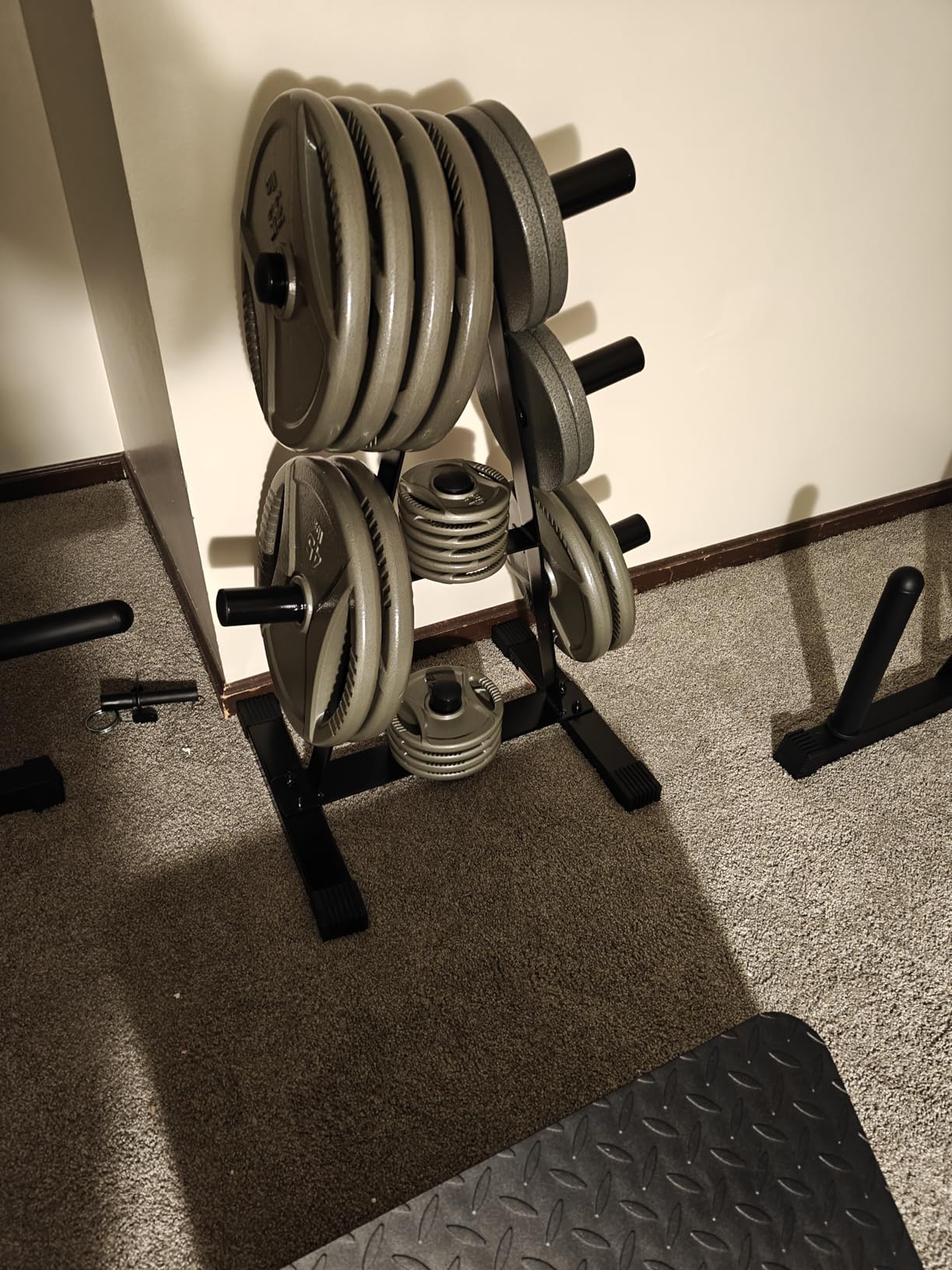 Amazon Basics 2-Inch Olympic Grip Weight Plates, Cast Iron, for Powerlifting, CrossFit & Strength Training customer photo 1