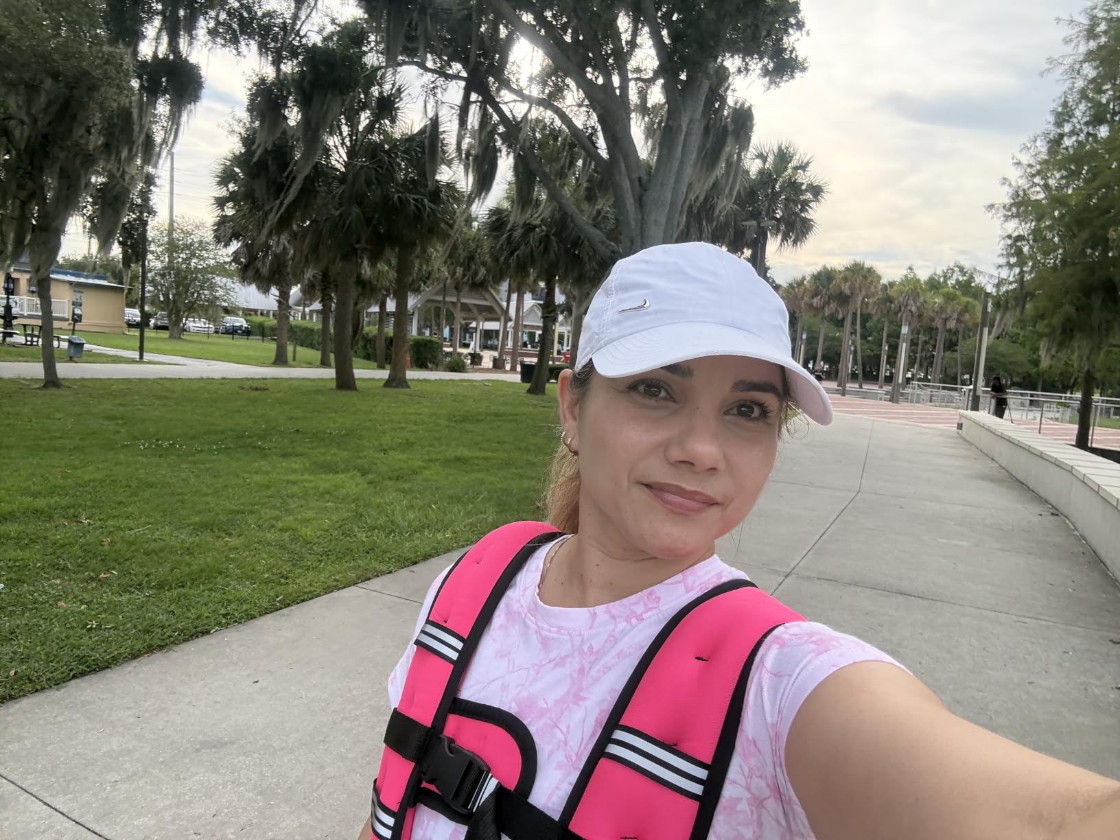 Zikopomi Weighted Vest Woman Man, 6lb/8lb/12lb/16lb/20lb/25lb/30lb Weight Vest with Reflective Stripes for Workout, Strength Training, Running, Fitness, Muscle Building, Weight Loss, Rucking Vest customer photo 2
