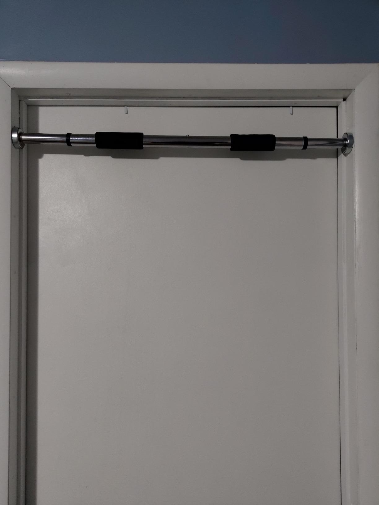 Sunny Health & Fitness Adjustable Doorway Chin Up/Pull Up Bar | Adjustable Doorway Fitment, Strong Steel Frame, Foam Padded Handlebars, Anti-Slip Pads, Ideal for Upper Body Workouts customer photo 1