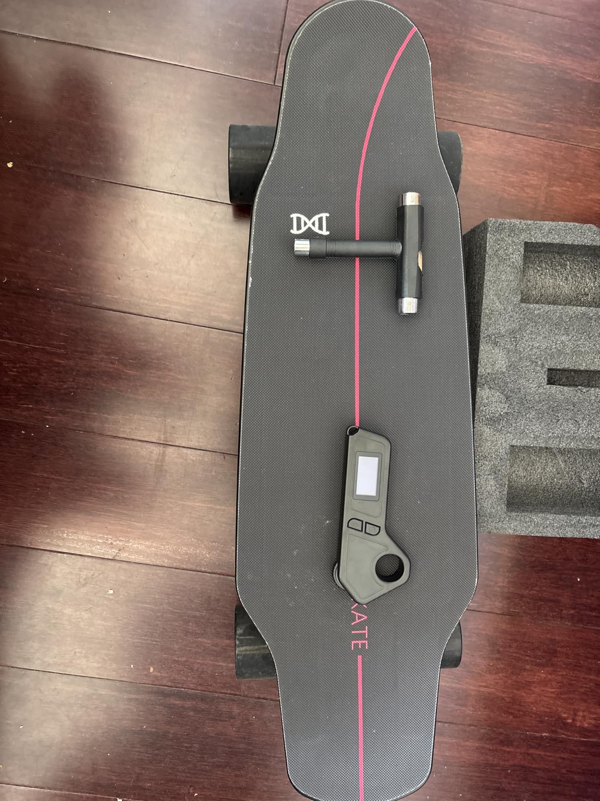 M8 Electric Skateboard with Remote, 15Mph Top Speed,9Miles Range,400 Hub-Motor, Skateboard for Adults &Teens customer photo 2