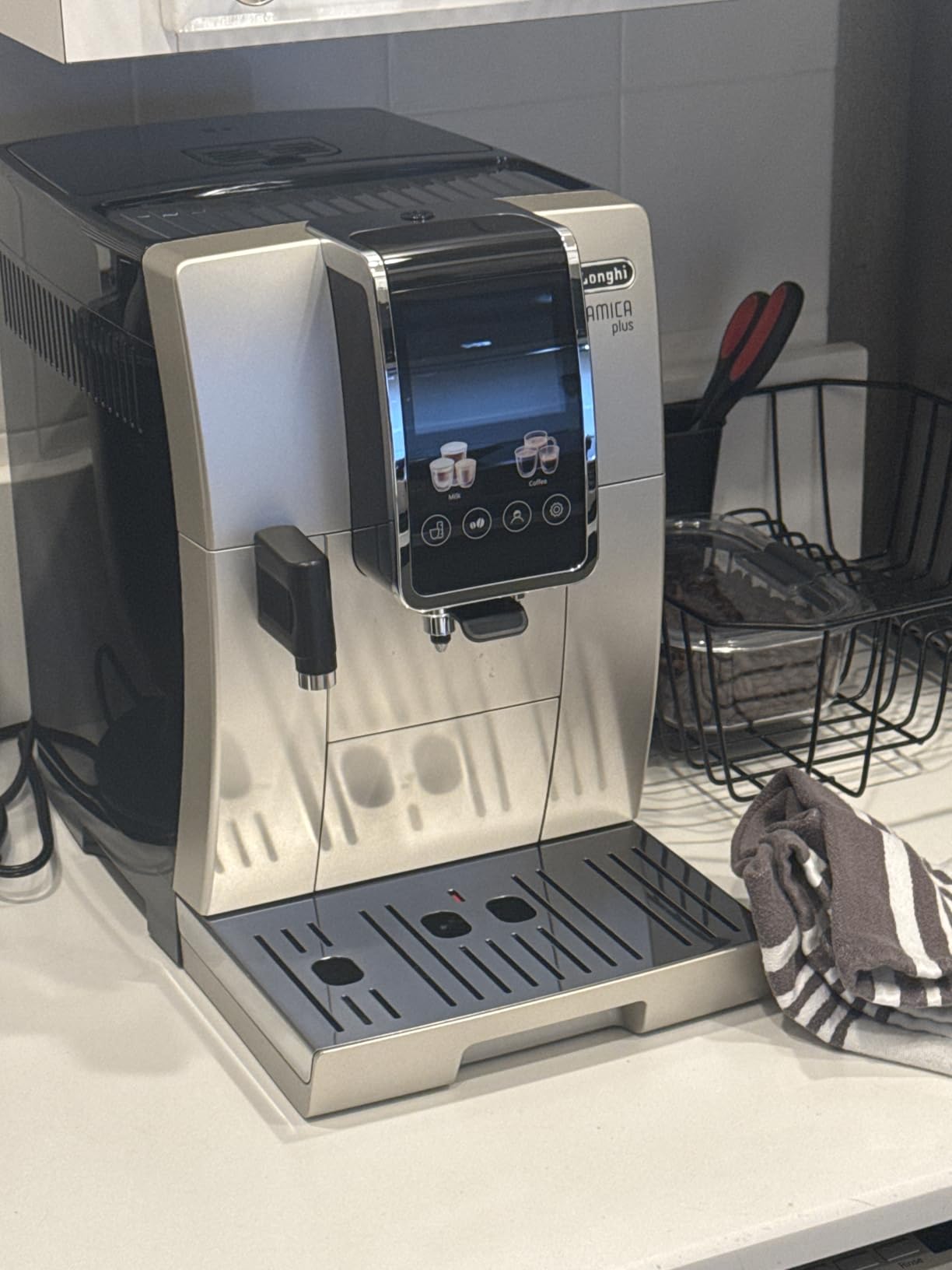 De'Longhi Dinamica Plus Fully Automatic Espresso Machine - Brew Personalized Coffee for up to 4 User Profiles, 24+ Recipes, Built in Grinder & Automatic Milk Steam Wand with 3 Frother Modes customer photo 2