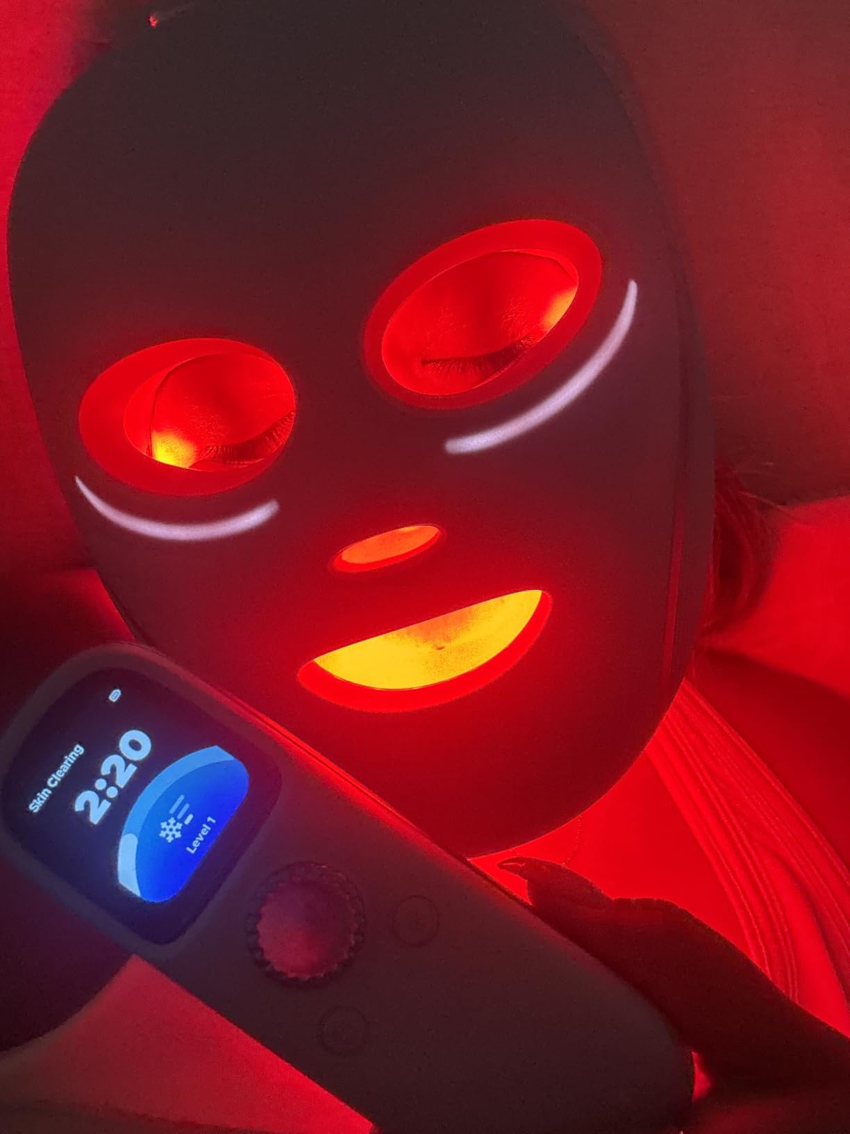 Shark CryoGlow LED Face Mask, Red Light Therapy, Under-Eye Cooling, FW312PL customer photo 2
