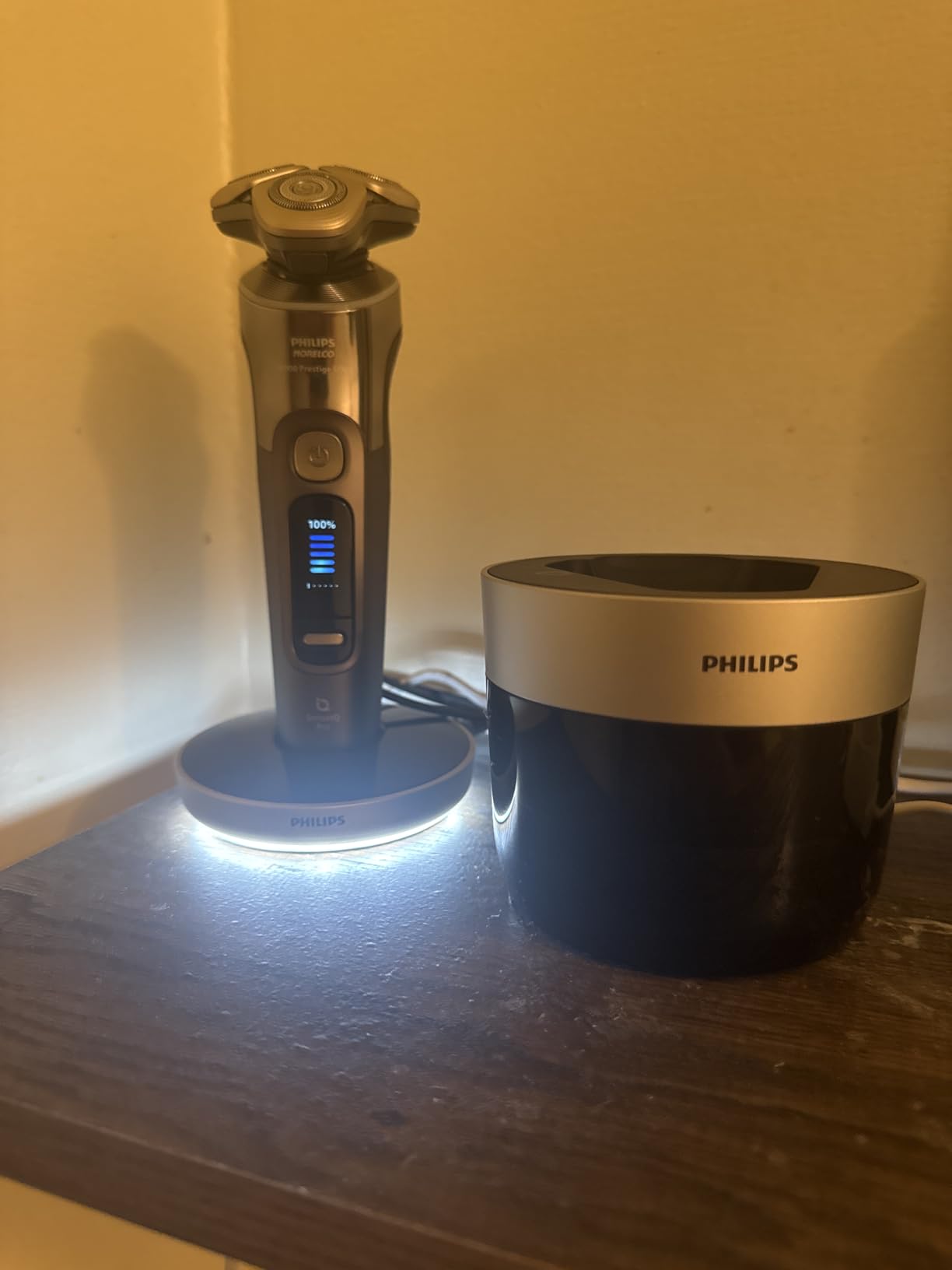Philips Norelco i9000 Prestige Ultra Electric Shaver, Dark Slate customer photo 1