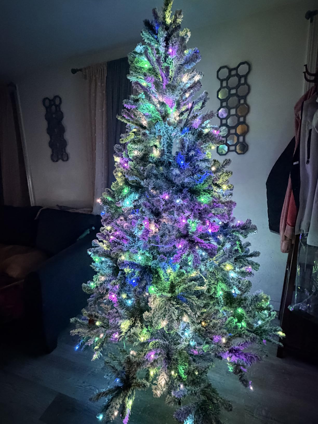 SHareconn 7ft Prelit Flocked Spruce Artificial Christmas Tree with Remote customer photo 2
