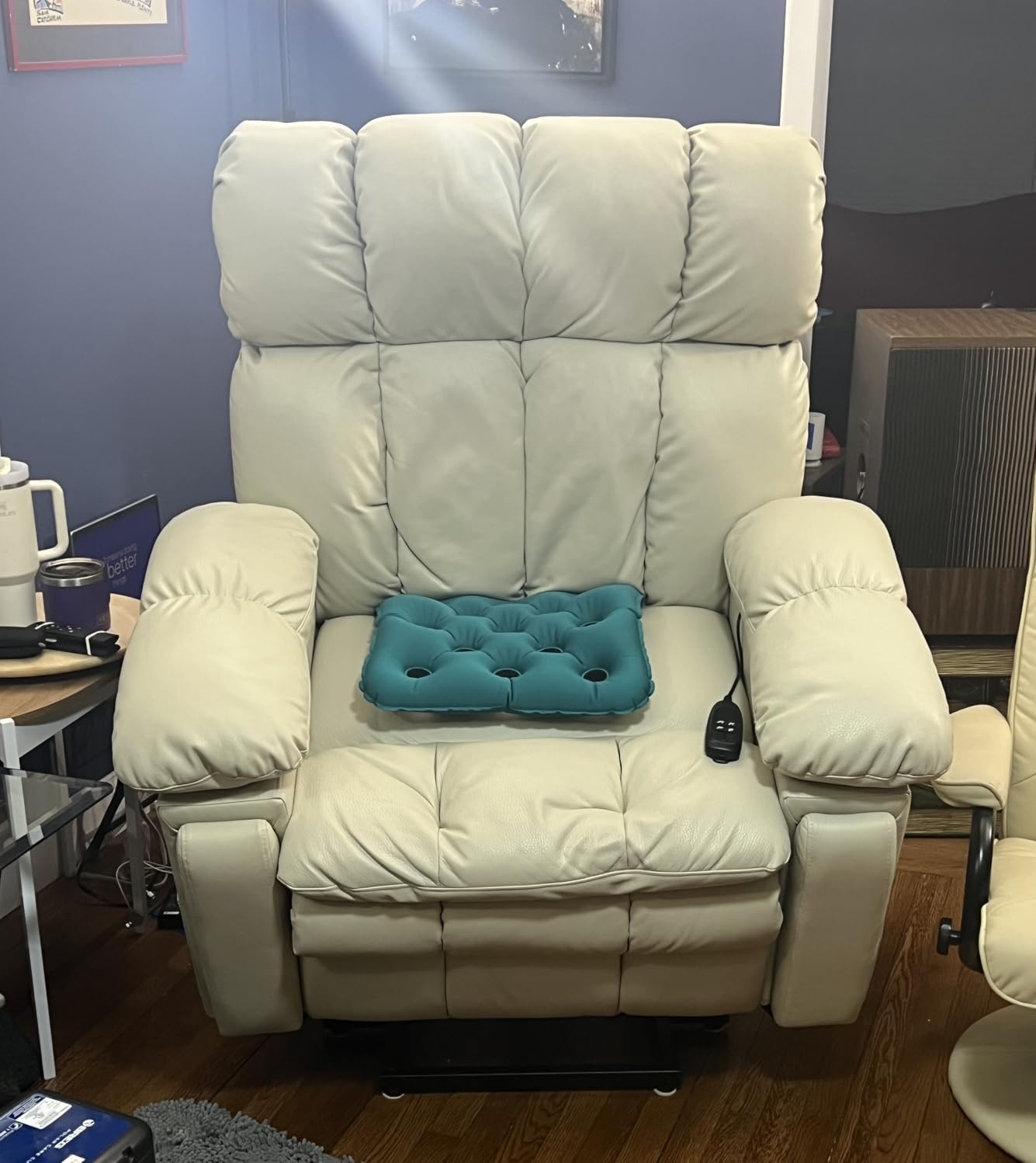 Big Tall Man Lay Flat Recliner with Massage Heat, Extra Wide Power Lift Recliner Chair for Elderly,Adjustable Headrest,Extended Footrest, USB Ports,Type C,Hidden Cup Holders,Storage Boxes,Beige customer photo 2