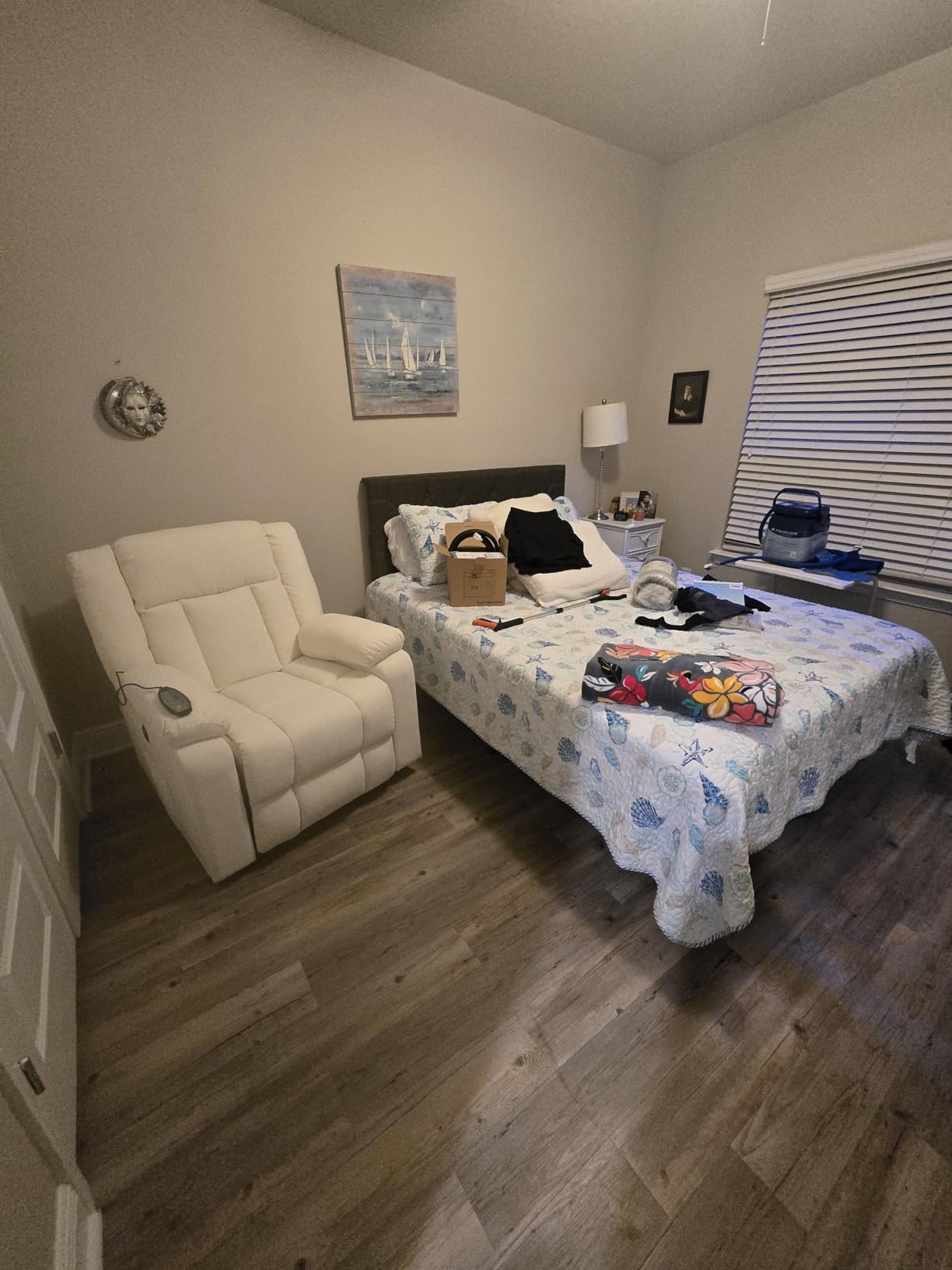 Korser Rocker Recliner, Glider Recliner Chairs for Adults, 360° Swivel Rocking Chair with Massage and Heating, Nursery Chair with Storage and USB Charging, Ivory White, Swivel Rocker Recliner customer photo 2
