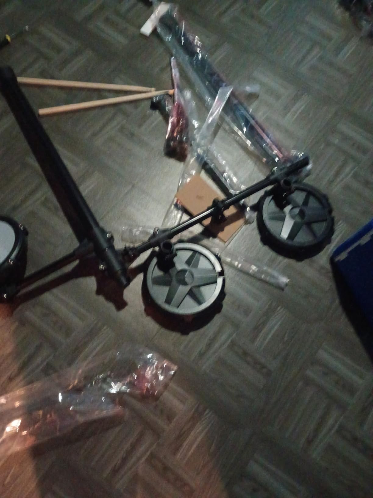 RVONE Electric Drum Set for Beginner with Kick Hammer Pedal,10