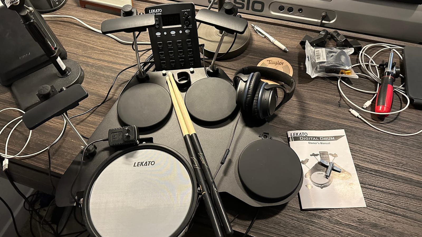 LEKATO CPD-1000 Electronic Drum Set with Quiet Mesh Pads, Portable Electric Drum Set, 220+ Sounds, USB MIDI, 2 Robust Footswitch, Sticks, Travel Bag customer photo 2
