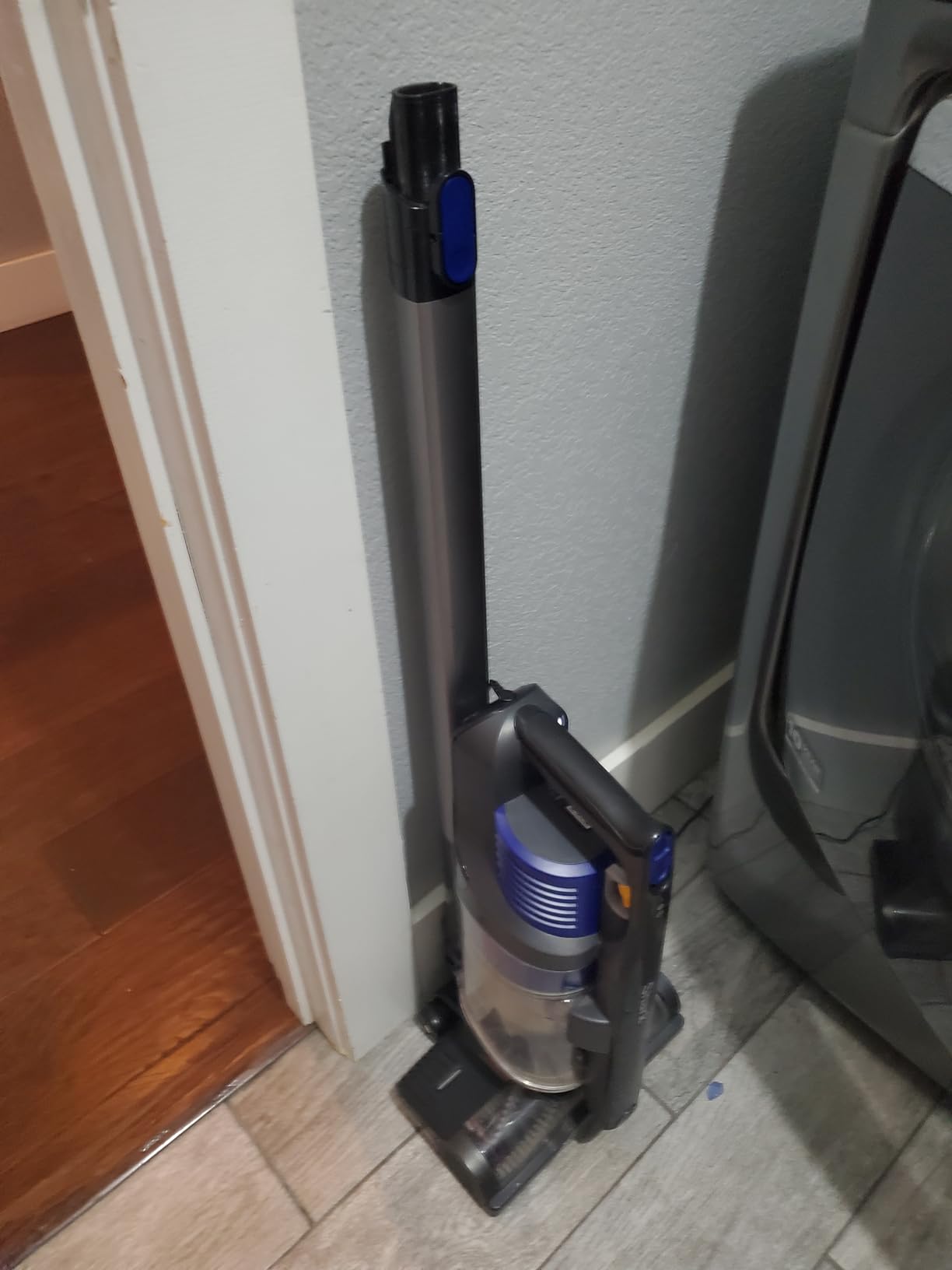 Shark Pet Cordless Stick Vacuum, Ice Blue, IX141AMZ customer photo 2
