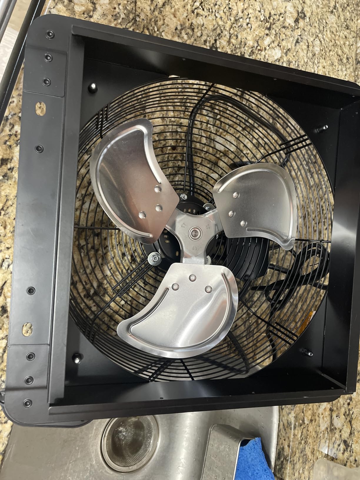 VEVOR 20'' Exhaust Fan, Wall Mounted Attic Fan with Variable Speed controller, 3000 CFM, Automatic Shutter, Ventilation and Cooling, Black customer photo 2