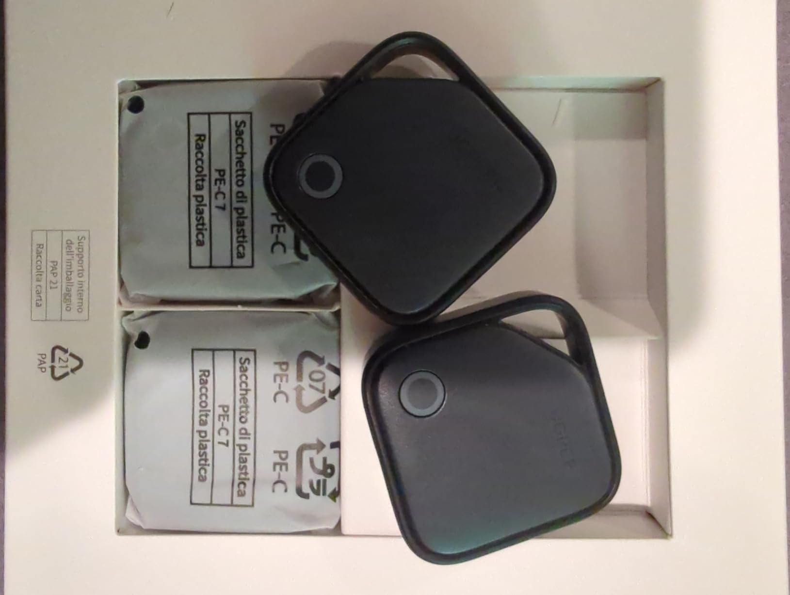 UGREEN Finder Duo Air Tracker Tags 4 Pack (iOS and Android) customer photo 2