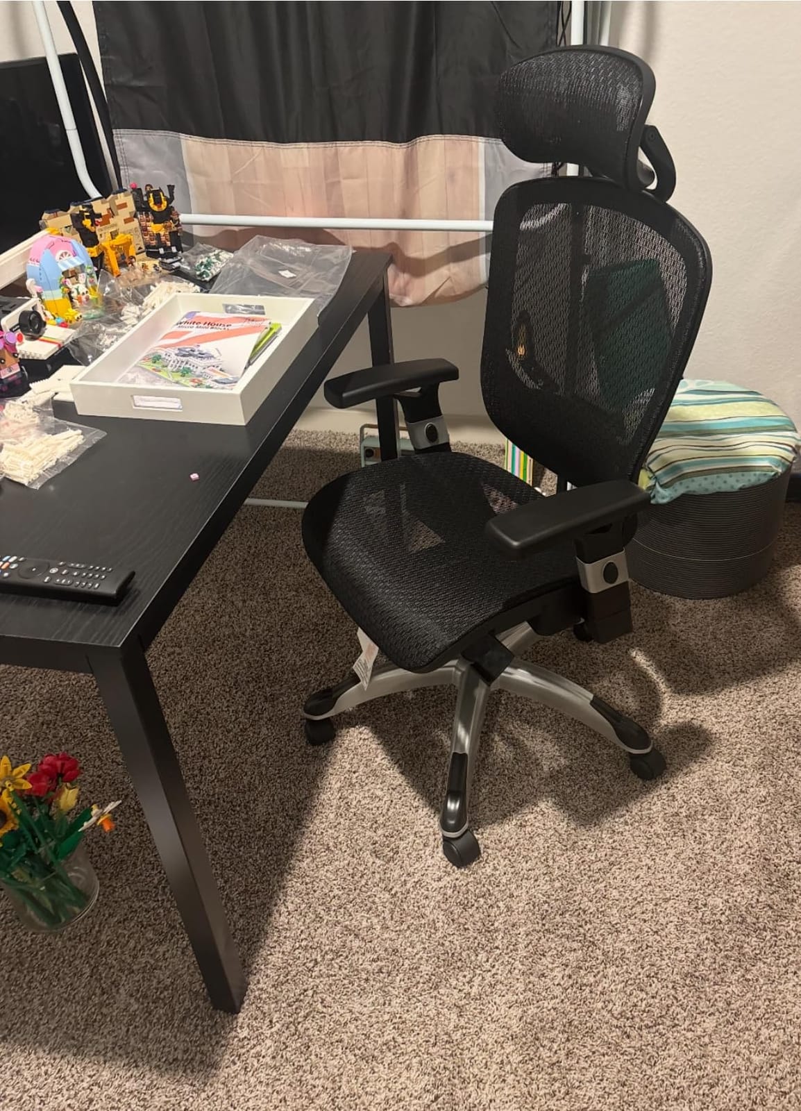 Staples Hyken Ergonomic Mesh Office Chair, Lumbar Support, Swivel, Black customer photo 2