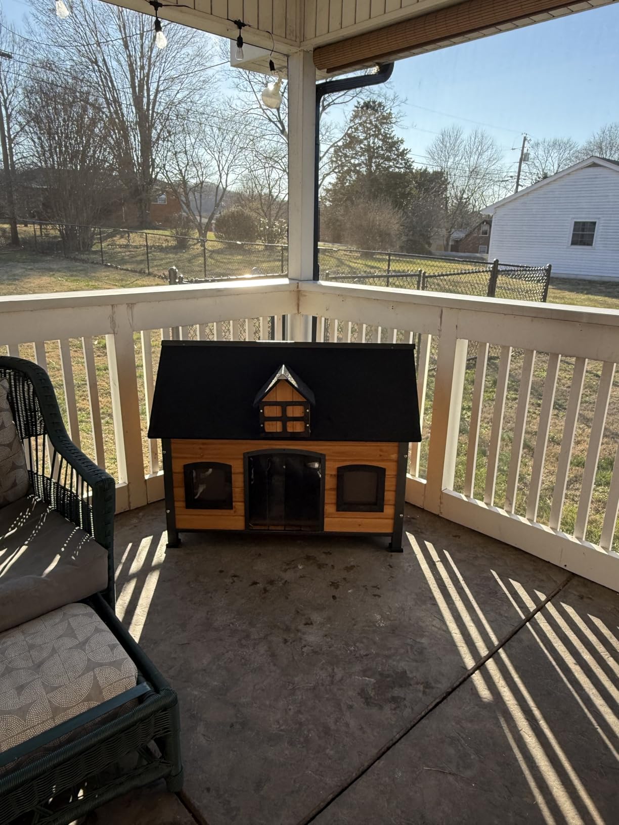 GUTINNEEN Large Outdoor Insulated Dog House Weatherproof Dog Kennel Indestructible Dog Shelter with Chew-Proof Full Metal Frame, Openable Roof for Small to Large Dog Breeds (33.5
