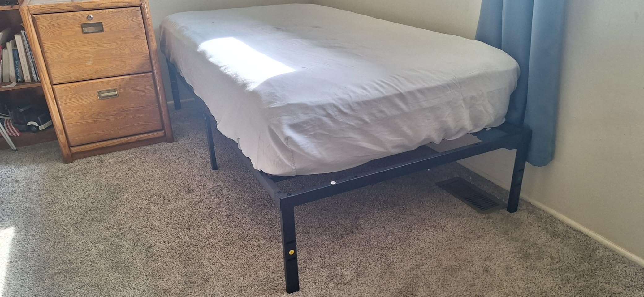 VASAGLE Queen Metal Bed Frame 14 Inches Tall, 1100 lb Weight Capacity customer photo 1
