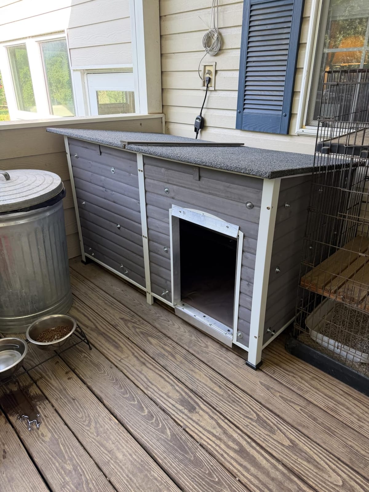 GUTINNEEN Large Heated Dog House Outdoor Insulated Dog Kennel Weatherproof with Safe Heating Pad, Chew-Proof Metal Frame, Rotatable Spill-Proof Bowl for Large Dog Breeds, 39.7