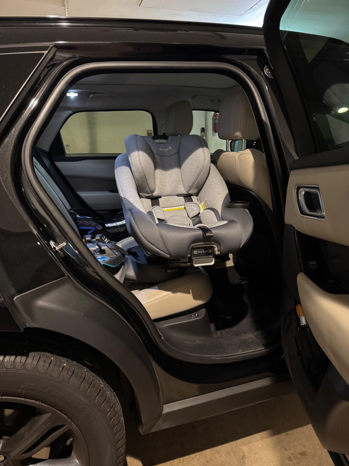 Baby Jogger City Turn Rotating Car Seat 180-Degree Turn, Lightweight Convertible Car Seat, Rear Facing to Forward Facing for Newborn to Toddlers, Coolmax Fabric, Onyx Black customer photo 2