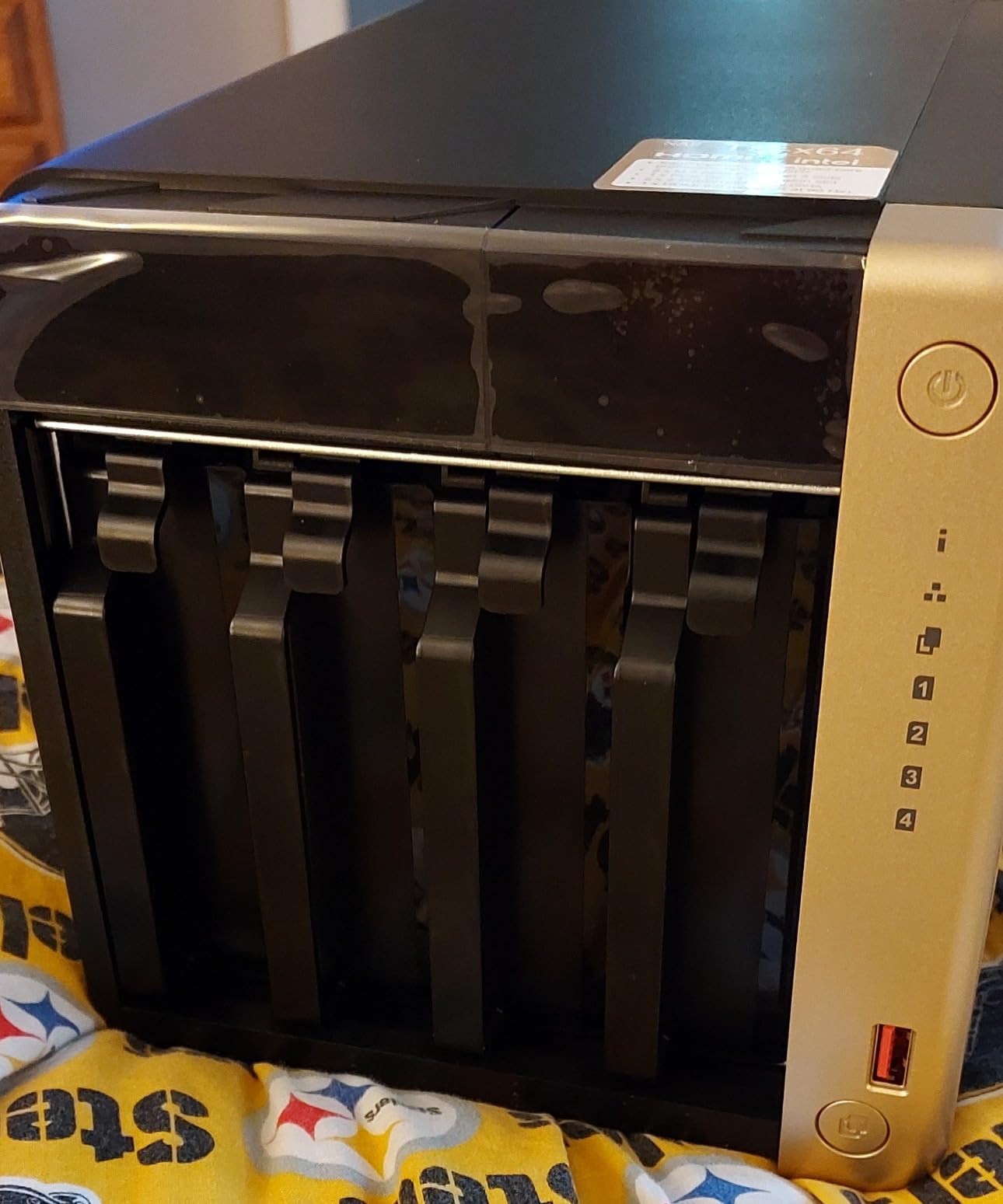 QNAP TS-464-8G-US 4 Bay Desktop NAS customer photo 2