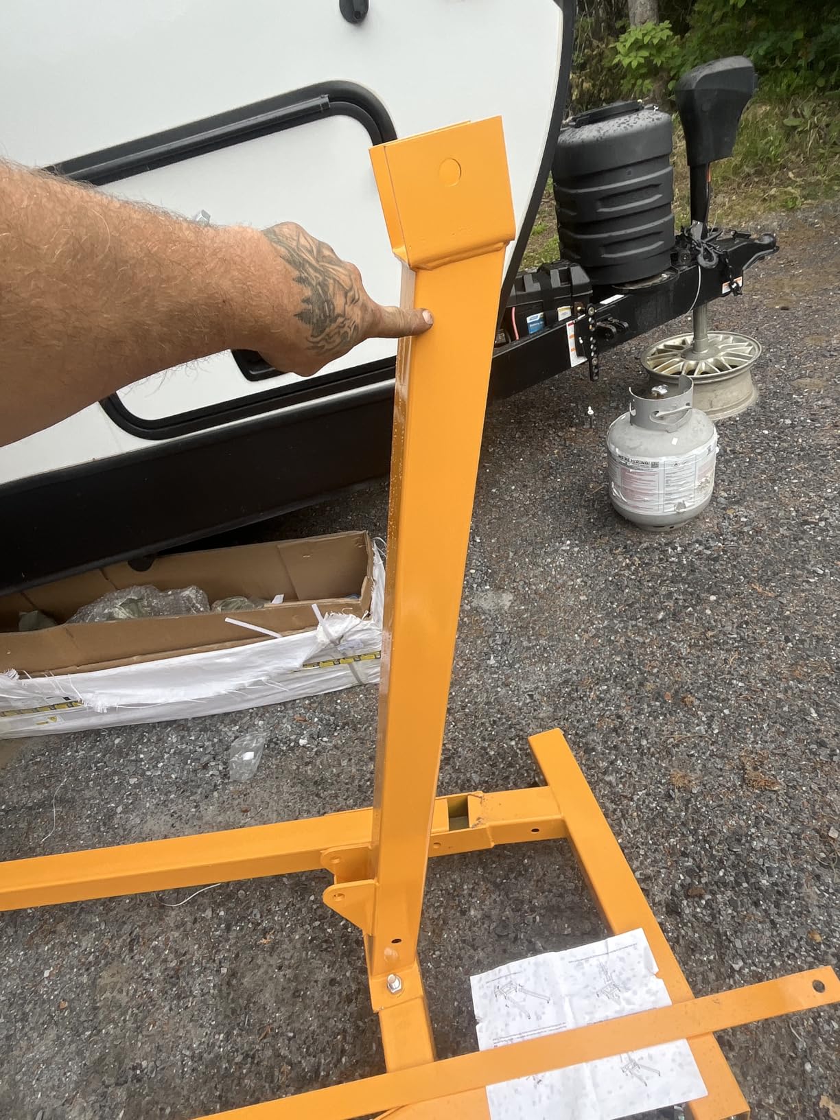 GarveeTech 2 T Engine Hoist, 4000 LBS Heavy Duty Folding Cherry Picker Engine Lift Hydraulic Tilting Engine Shop Crane with 6 Iron Caster Wheels Telescopic Boom Hitch,Yellow customer photo 1