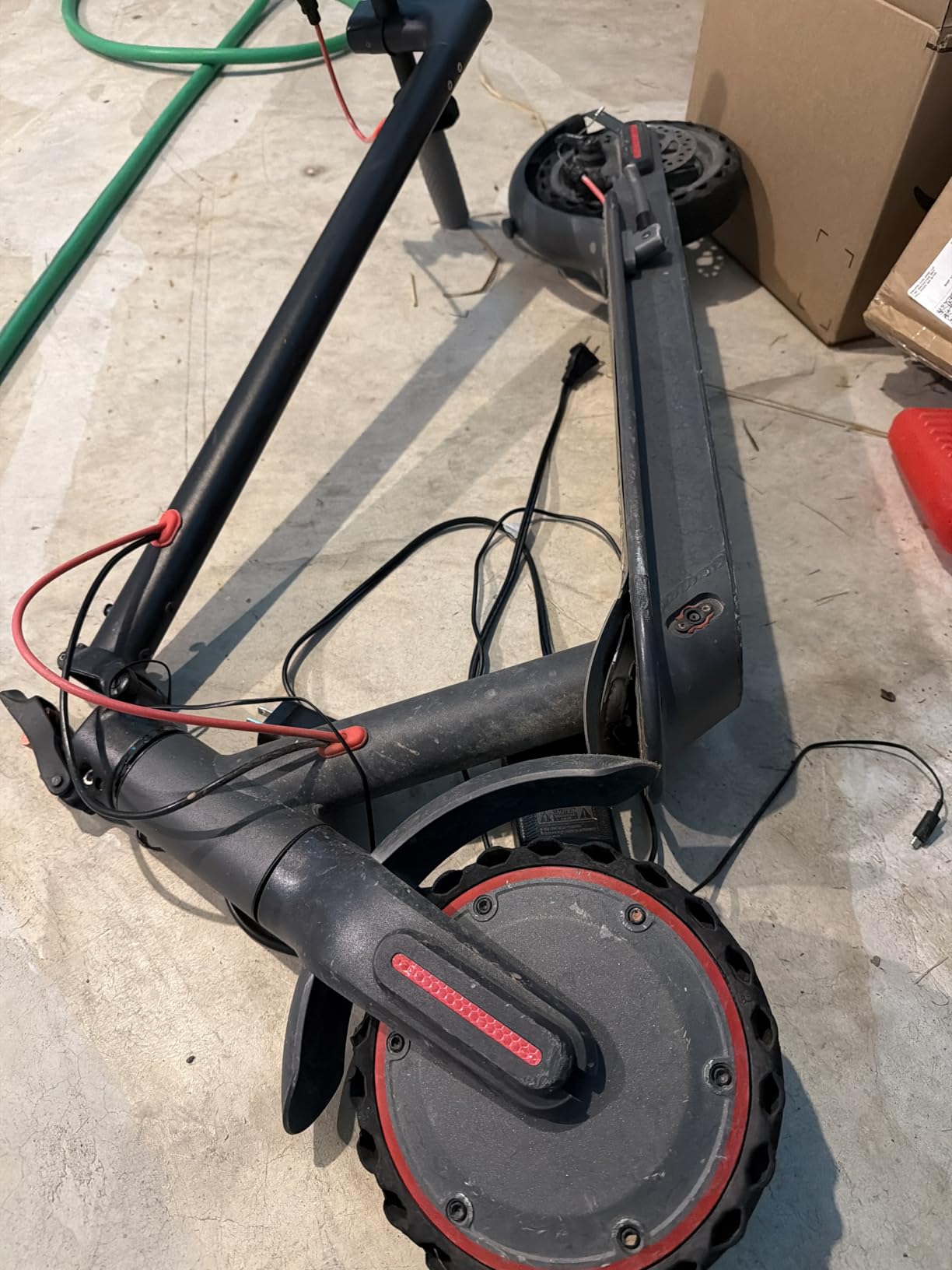 VOLPAM 10 Inches 500W Adult Electric Scooter with Dual Suspensions, Max 25Miles Long Range & 19 MPH Top Speed, Folding E Scooter Choice customer photo 2