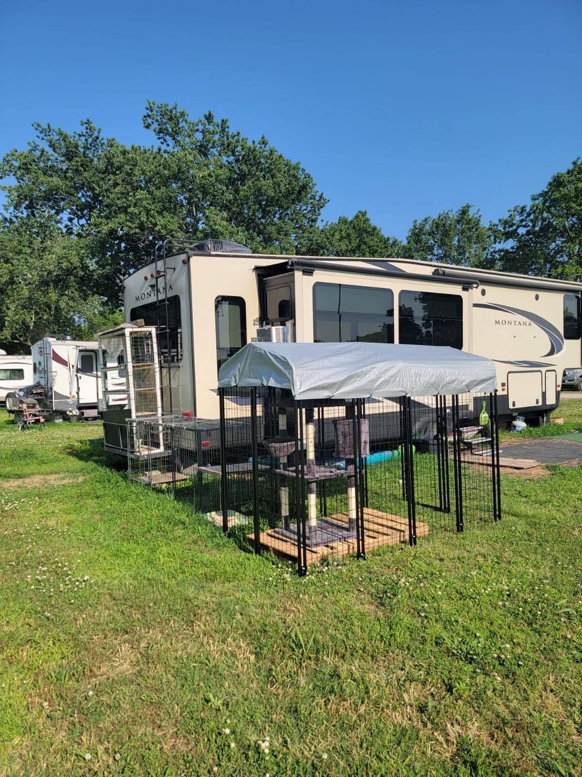 Large Dog Kennel Outside Expandable Outdoor Pet Pens Dogs Kennel Run Enclosure Animal Hutch Metal Coop Fence with Roof Cover customer photo 1