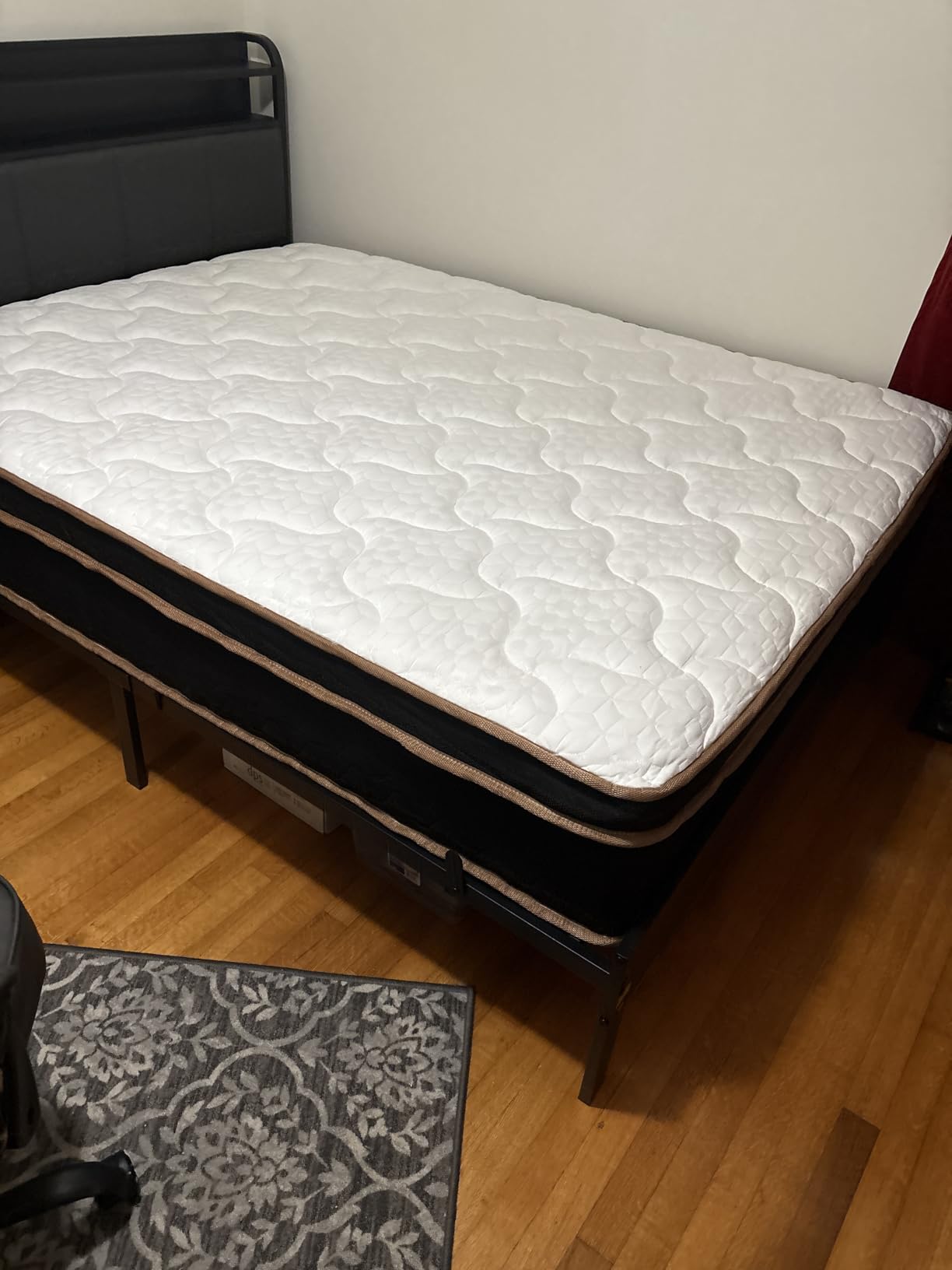 Queen Mattress 12 Inch, Cooling Hybrid Bed in a Box, 7-Zones Individual Pocket Spring, Motion Isolation, Targeted Hip/Shoulder/Lumbar Support, Fiberglass-Free, 365-Night Trial, CertiPUR-US customer photo 2