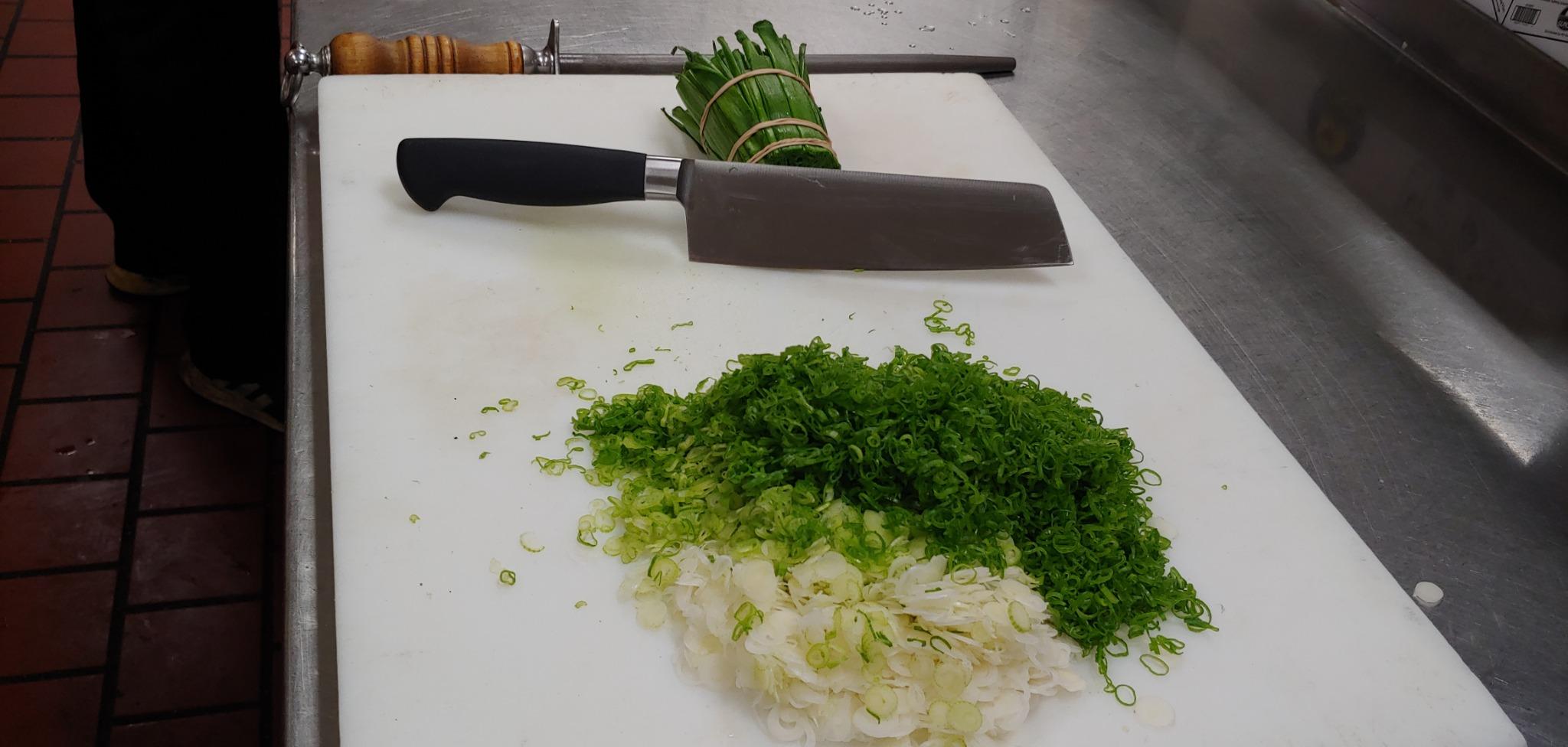 Mercer Culinary M20907 Genesis 7-Inch Nakiri Vegetable Knife,Black customer photo 1