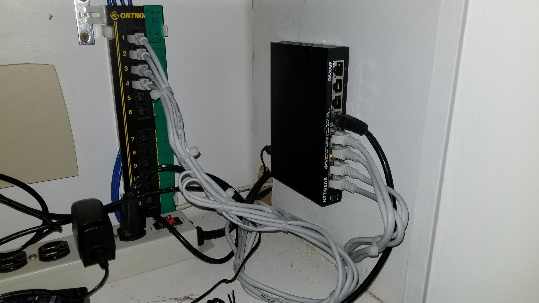 NETGEAR GS308P-100NAS 8-Port Gigabit Ethernet Unmanaged Switch, 4xPoE customer photo 1