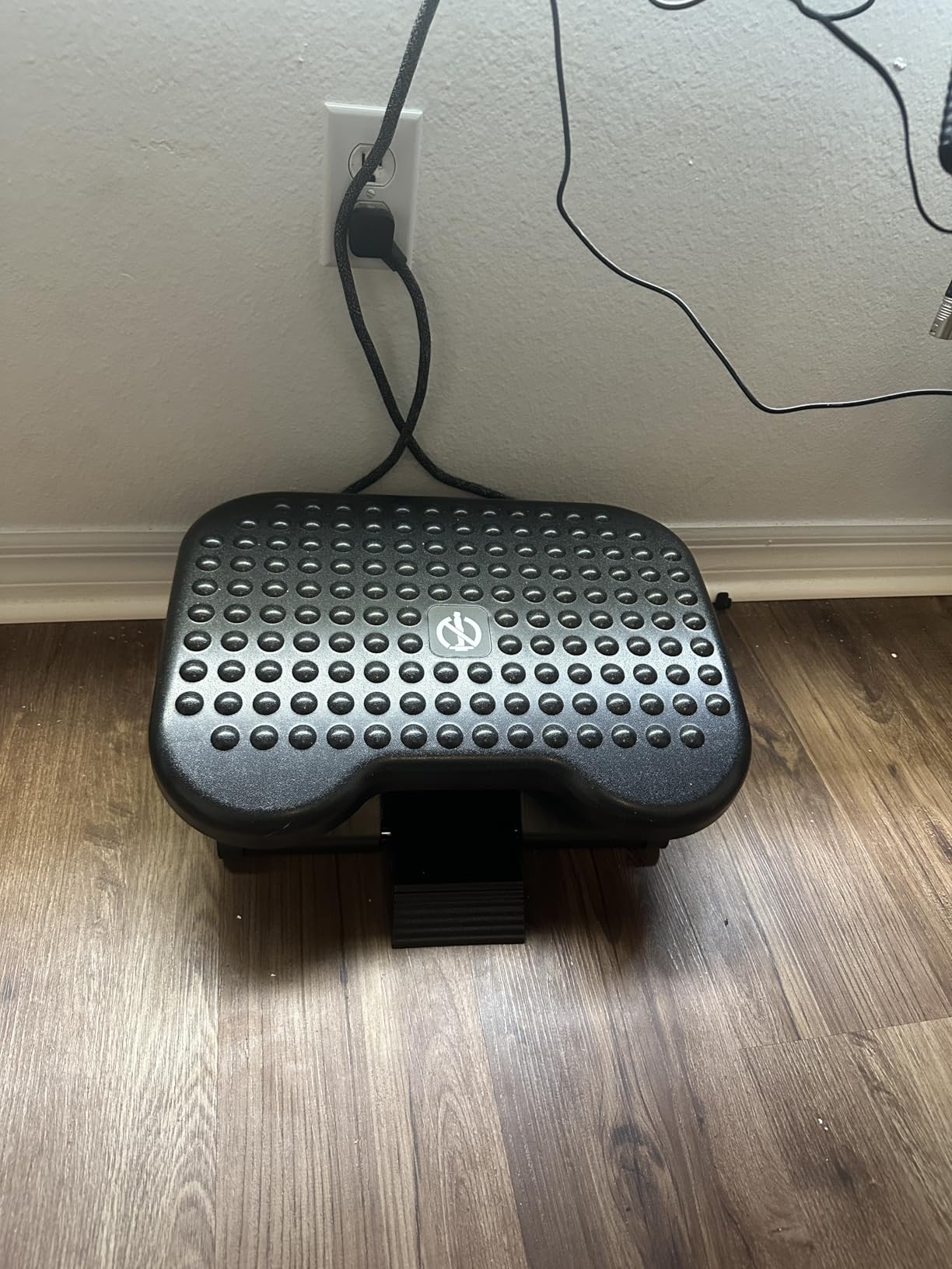 HUANUO Adjustable Foot Rest for Under Desk with Massage Surface and Tilt customer photo 2