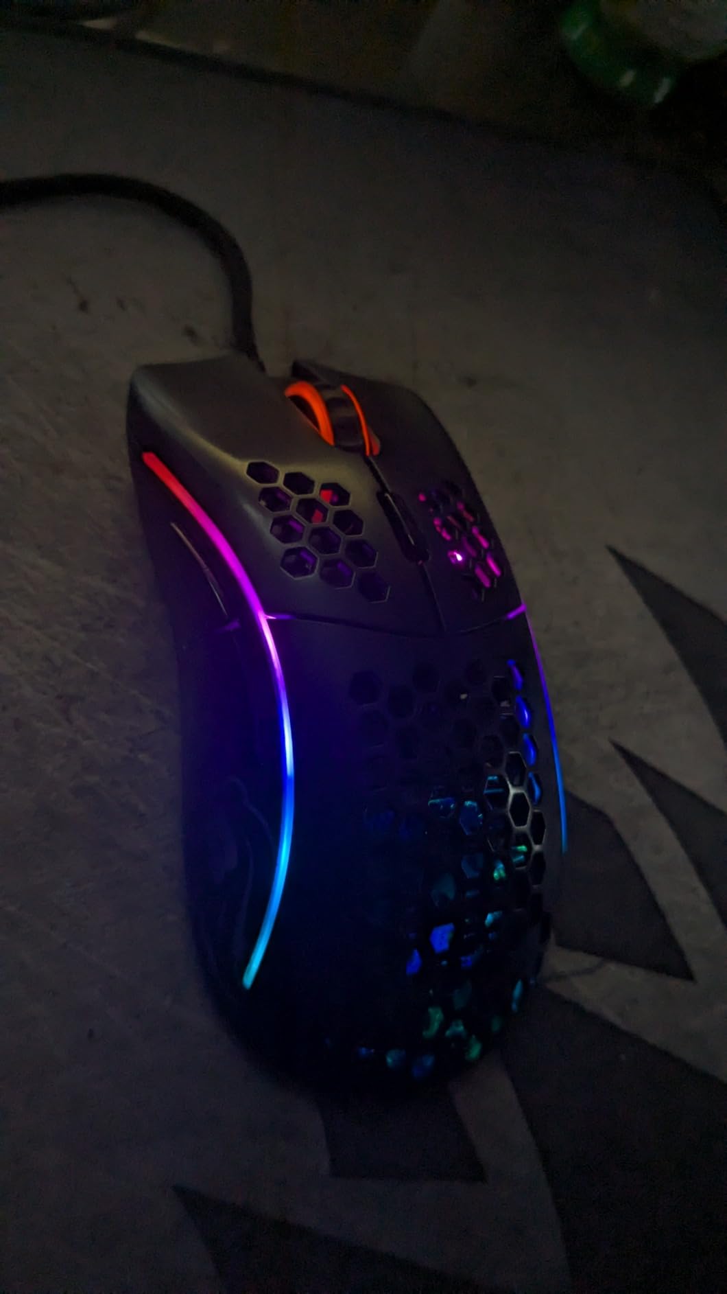 Glorious Model O Wired Gaming Mouse 67g Superlight Honeycomb Design, RGB, Pixart 3360 Sensor, Omron Switches, Ambidextrous - Matte White customer photo 1