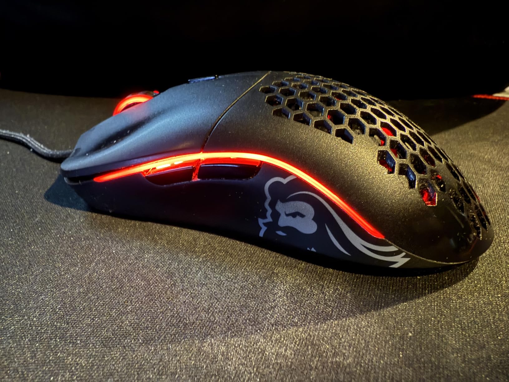 Glorious Model O Wired Gaming Mouse 67g Superlight Honeycomb Design, RGB, Pixart 3360 Sensor, Omron Switches, Ambidextrous - Matte White customer photo 2