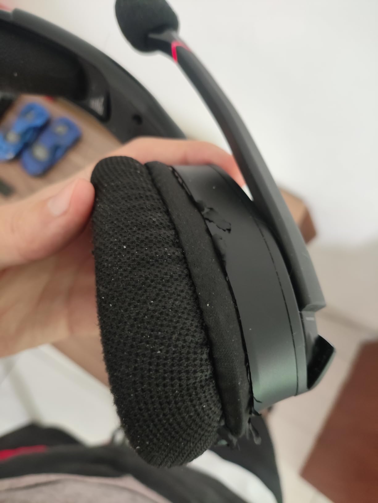 Corsair Void RGB Elite Wireless PC PS5 PS4 Mac Gaming Headset – White customer photo 1
