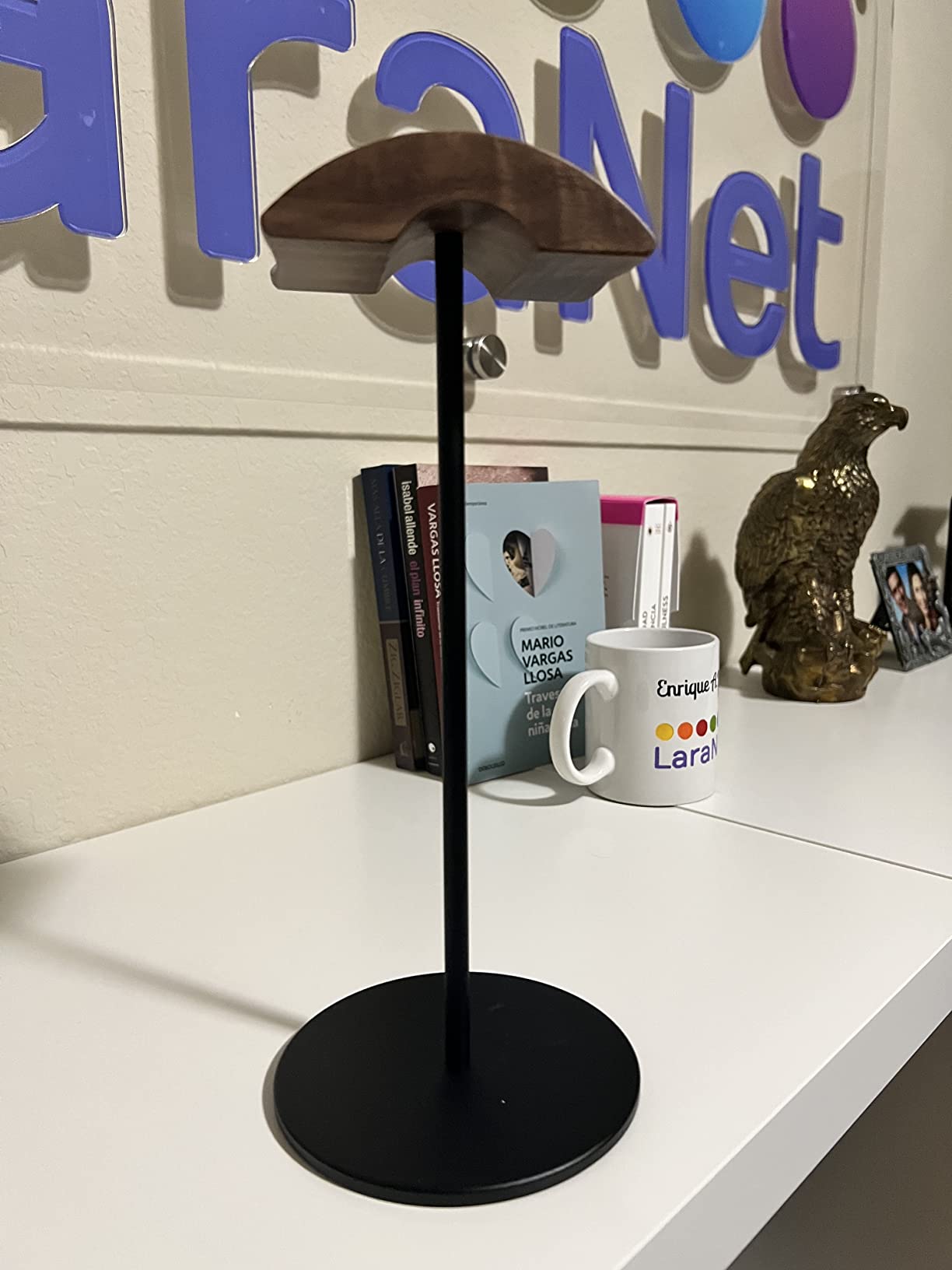Headphone Stand, Walnut Wood & Aluminum Headset Stand, Nature Walnut Gaming Headset Holder with Solid Heavy Base for All Headphone Sizes (Black) customer photo 1