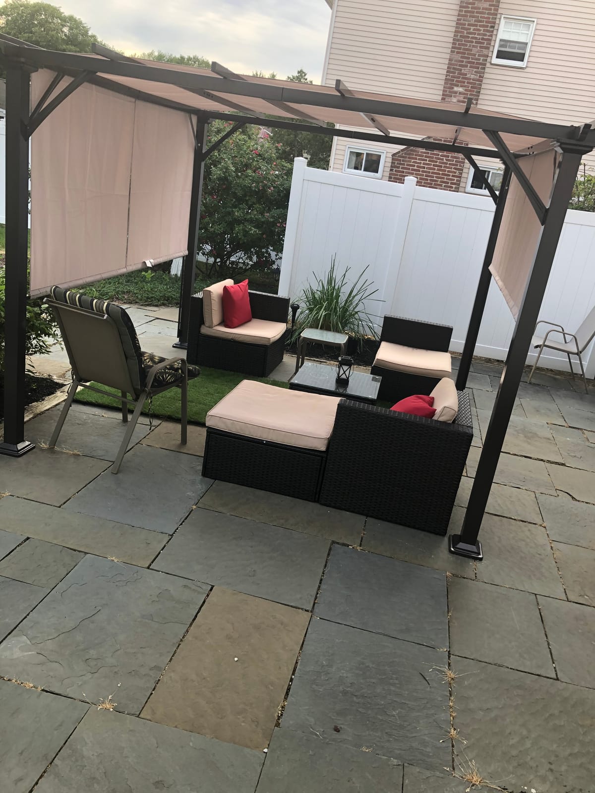 Tangkula 10x10FT Outdoor Patio Shade Structure, Steel Pergola with Retractable Canopy Shades, Rustproof Metal for Patio, Backyard, Garden (Beige) customer photo 2