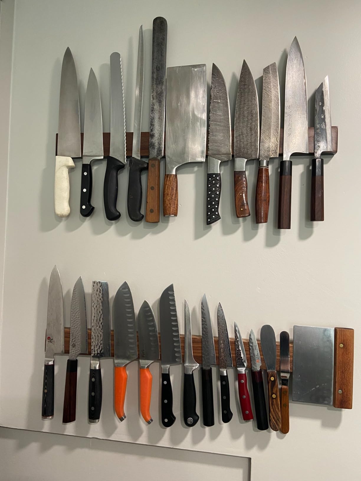 Premium 24 Inch (Large Size) Dark Walnut Wood Magnetic Knife Holder – Professional Wooden Magnetic Knife Strip - Space-Saving Knife Rack/Knife Bar With Powerful Magnetic Pull Force (Upgraded Version) customer photo 2
