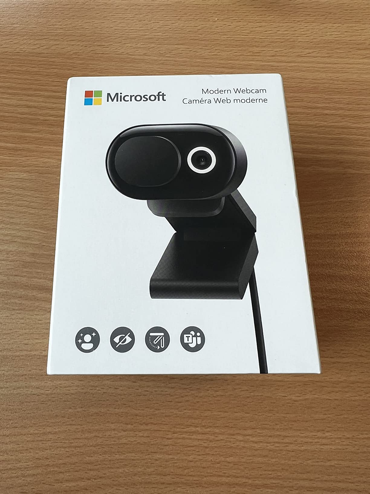 Microsoft Modern Webcam with Built-in Noise Cancelling Microphone, Integrated Privacy Shutter, Video with HDR, Auto-Focus, Light Correction, USB Connectivity, Certified for Teams/Zoom customer photo 1