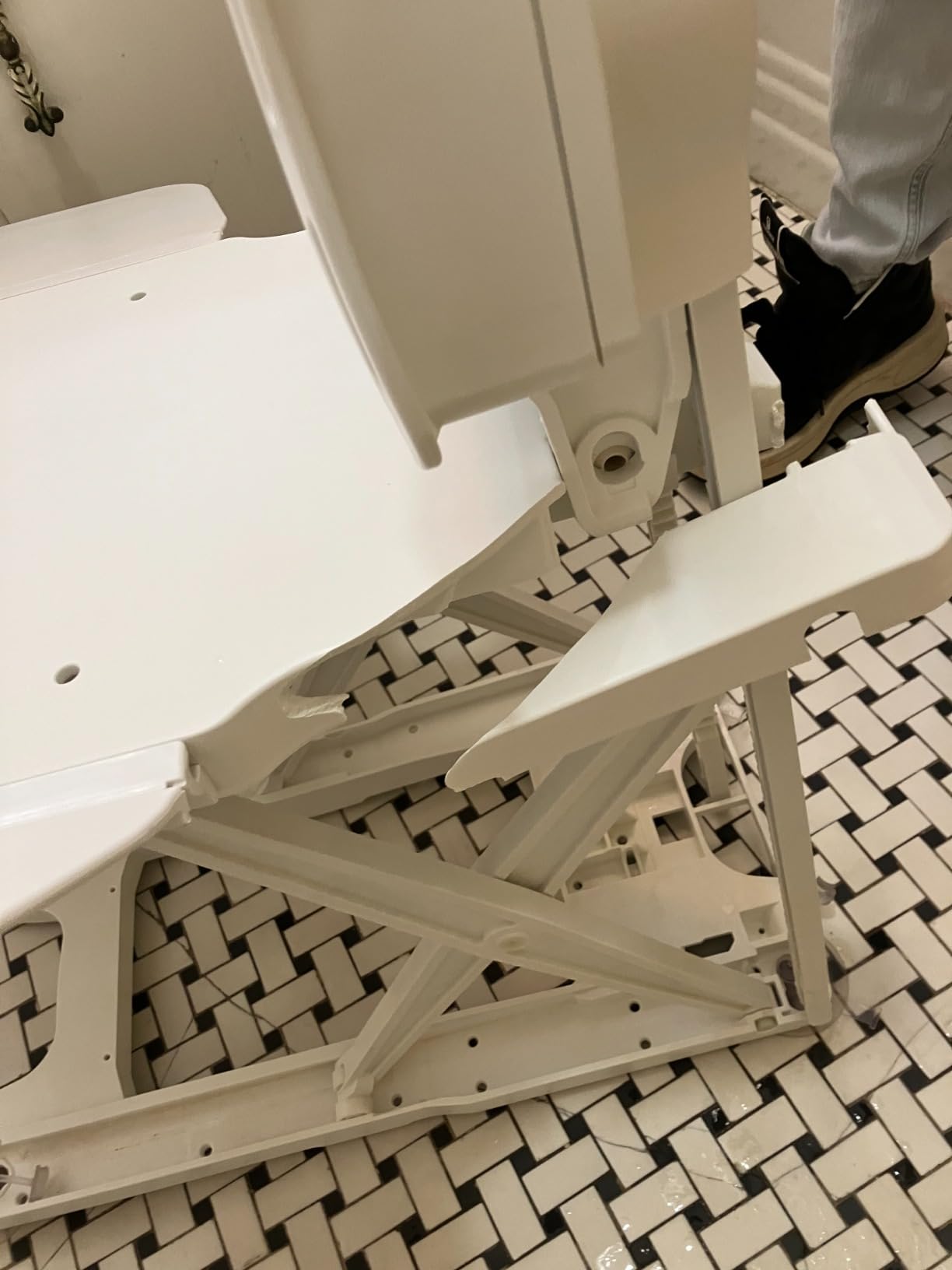 Drive Medical Bellavita Dive Reclining Electric Bath Lift Chair, White customer photo 1