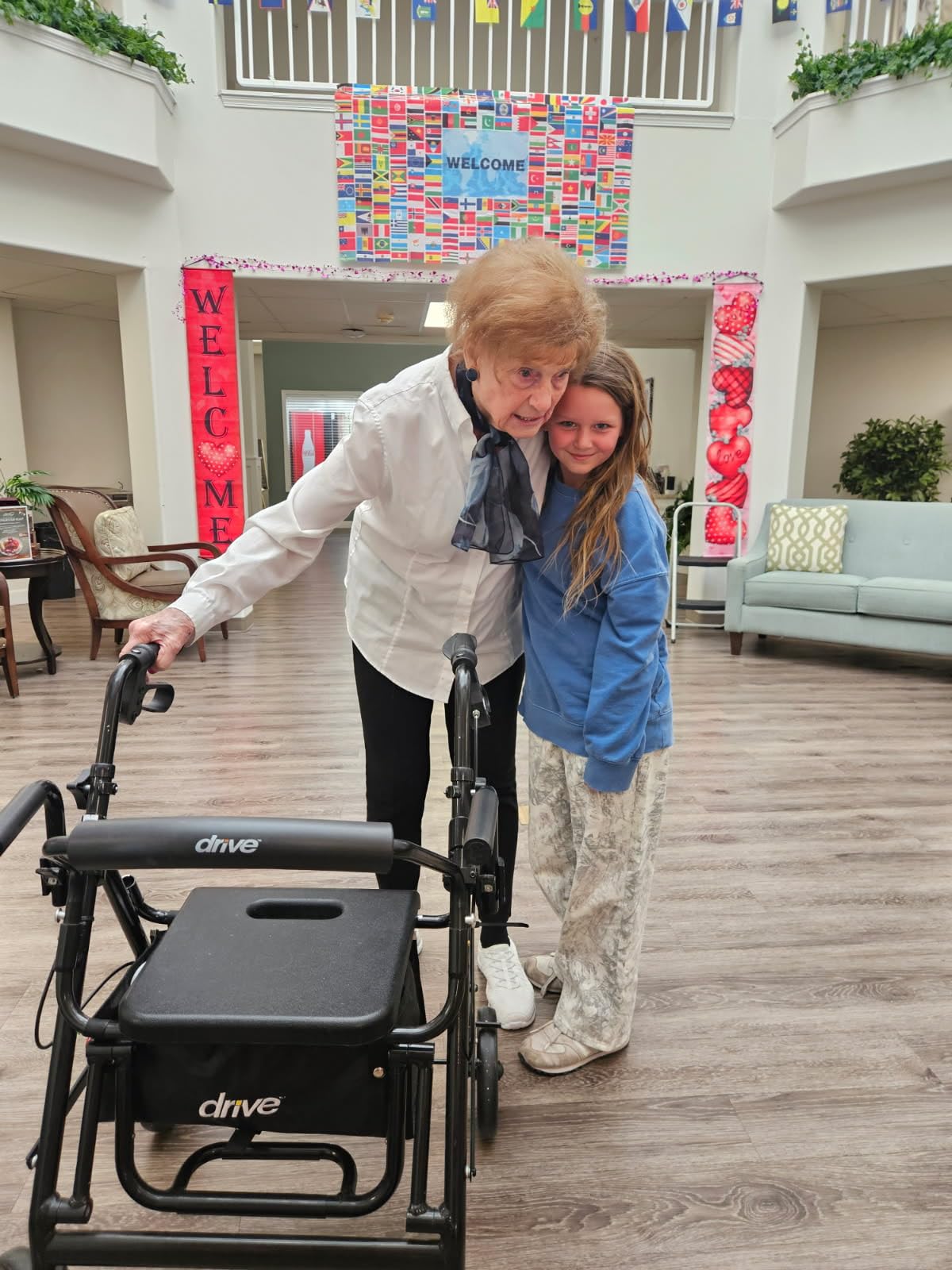 Helavo Upright Walker with Seat, Foldable Stand Up Walker with Rubber Tires customer photo 1