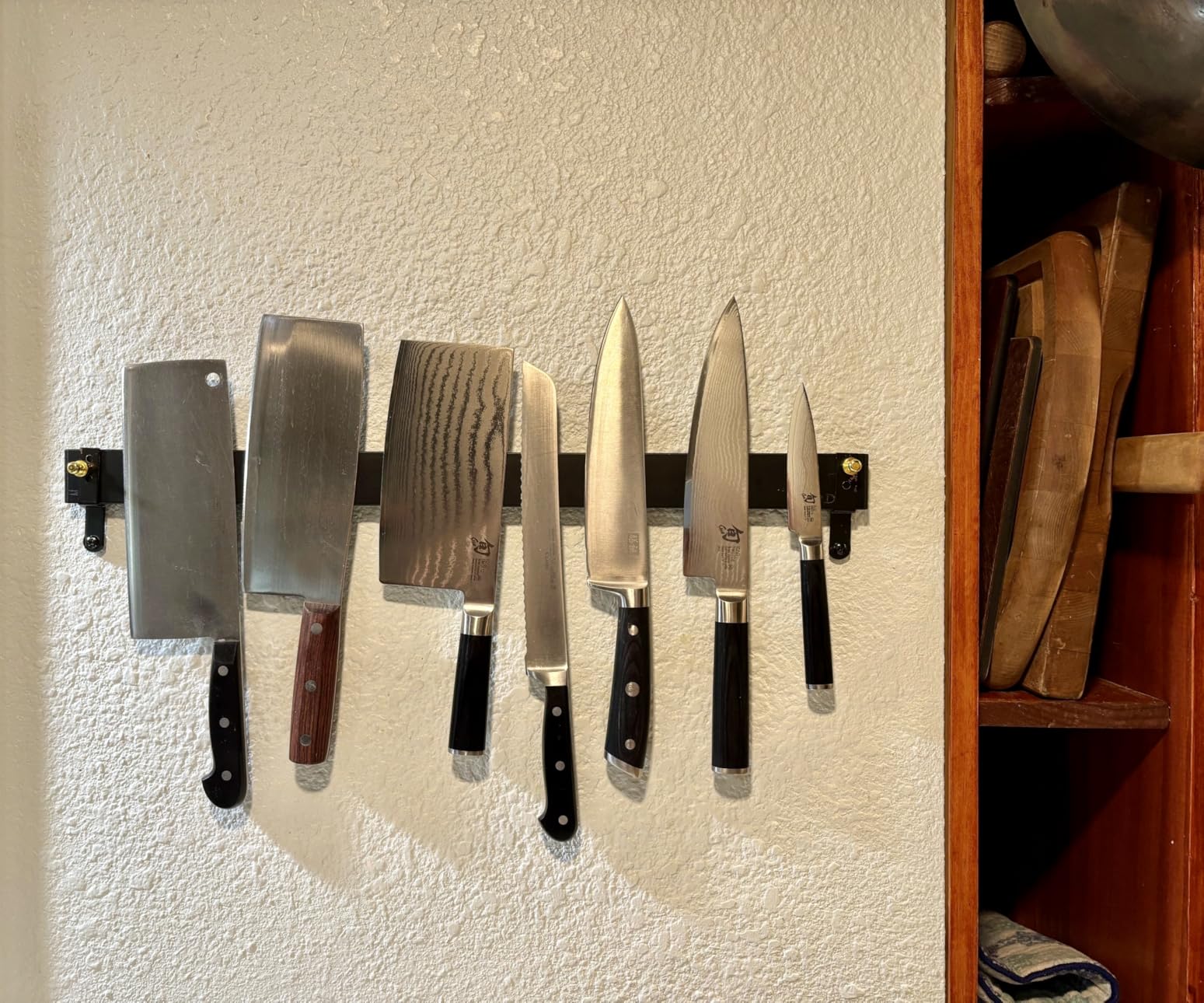Dmore magnetic knife holder for wall—with 4 hooks, No Drilling 23 Inch black knife magnetic strip, Powerful knife magnet rack, include Adhesive Tape and screws for Knives, Utensils, and Tools customer photo 1