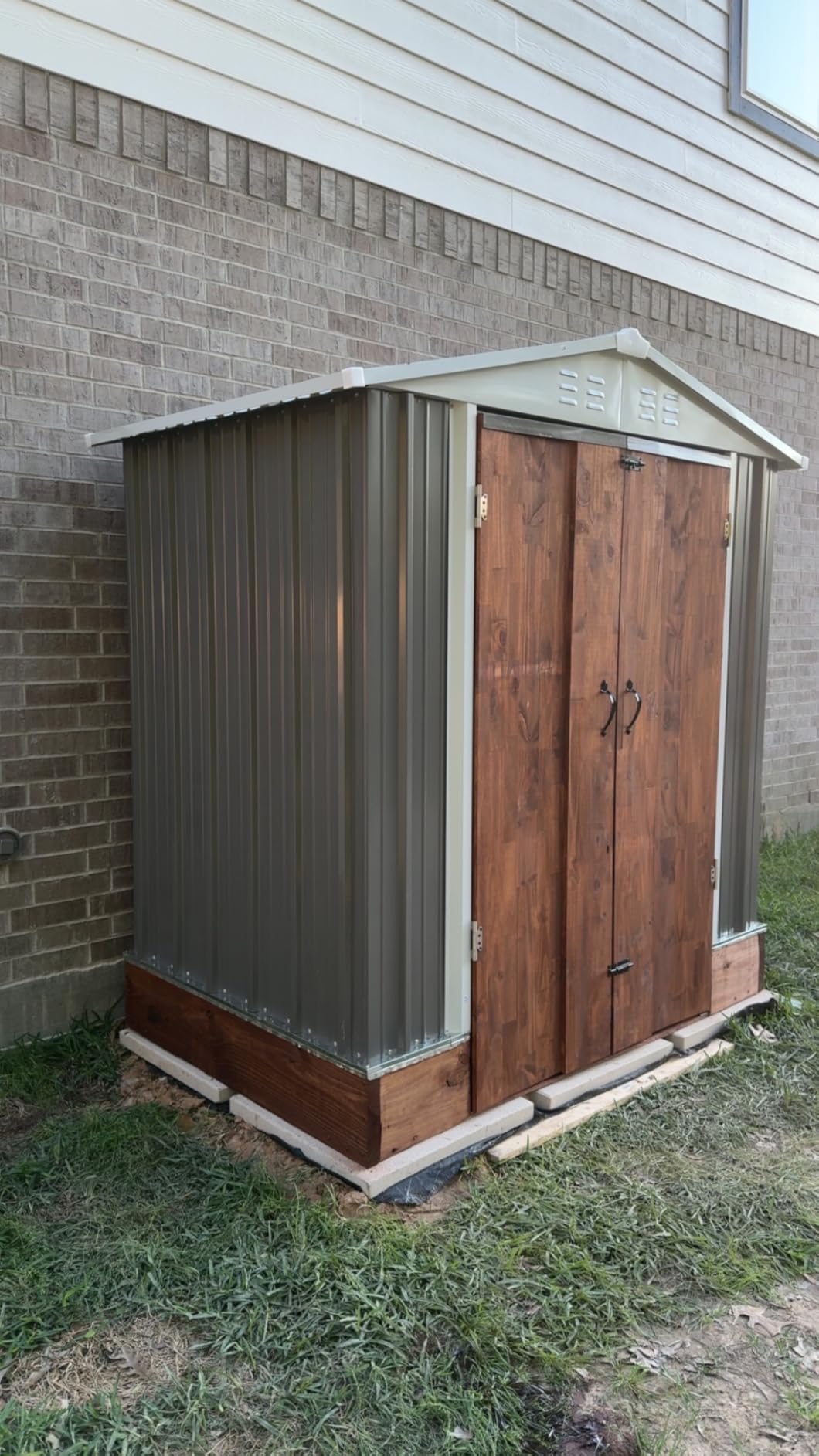 Flamaker 6x8 FT Storage Shed Waterproof Metal Garden Shed with Lockable Door Utility Tool Shed Outdoor Storage for Backyard, Patio and Lawn, Brown customer photo 1