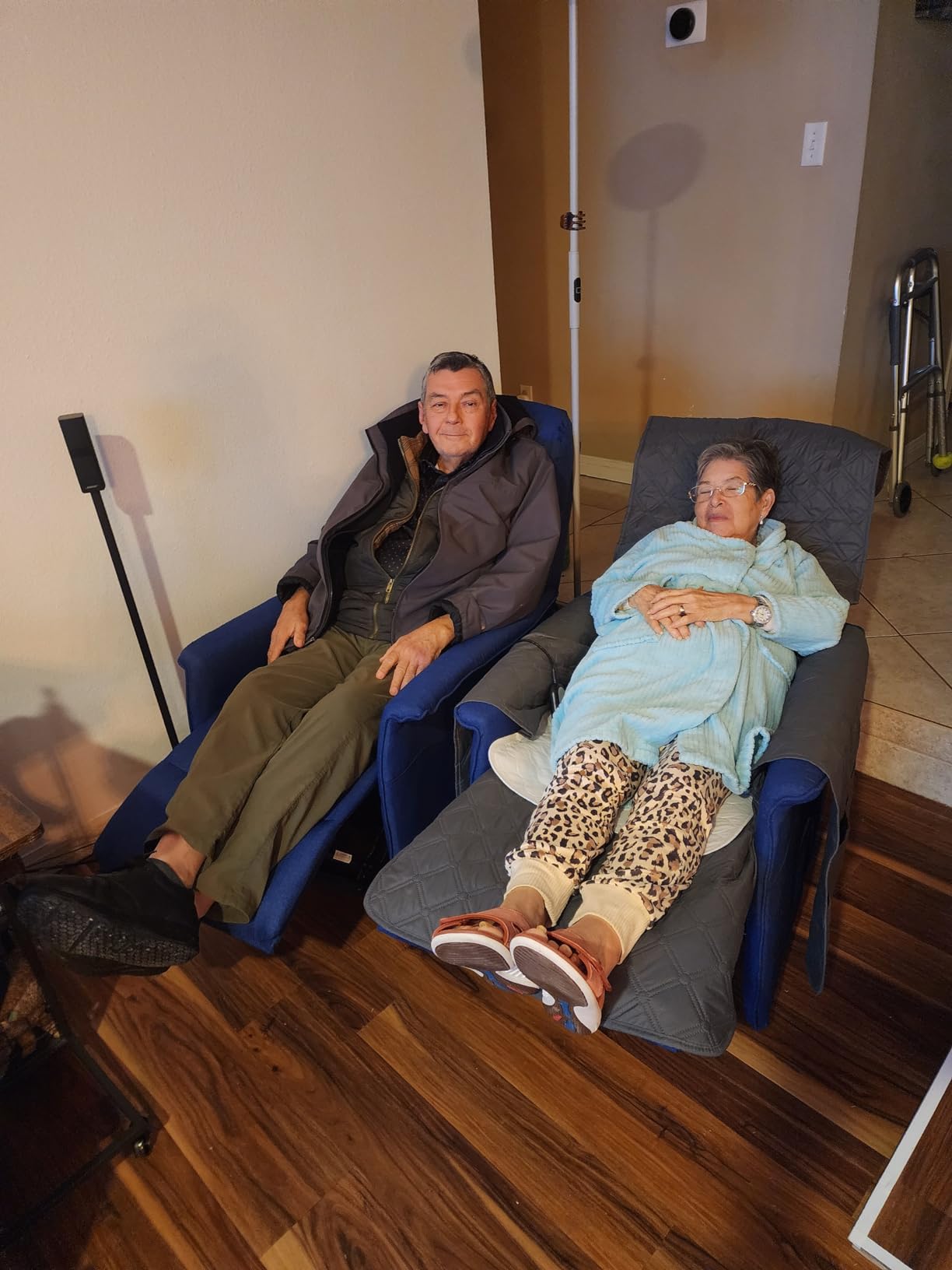 HOMCOM Power Lift Recliner Chair for Elderly, Easy Assembly, Blue customer photo 2