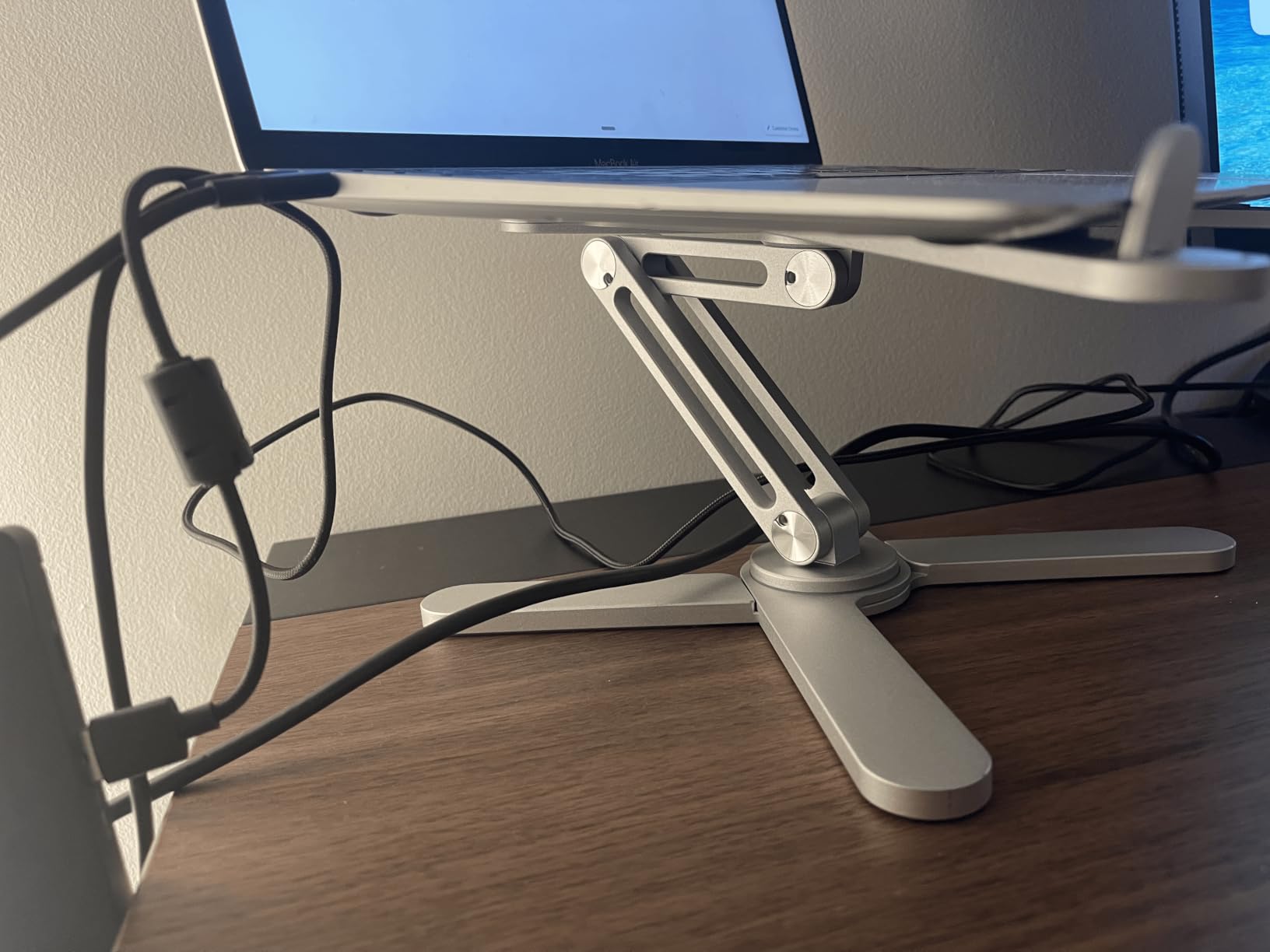 MOALLIA N86 360 Rotating Laptop Stand for Desk with Locking Knobs, Black customer photo 1