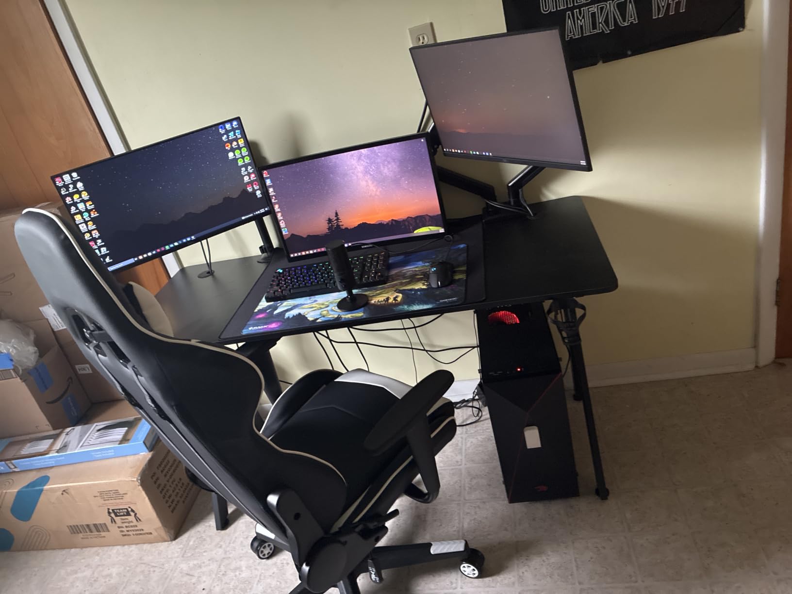 HLDIRECT 32 Inch Small Gaming Desk with Carbon Fiber Surface for Bedroom customer photo 1